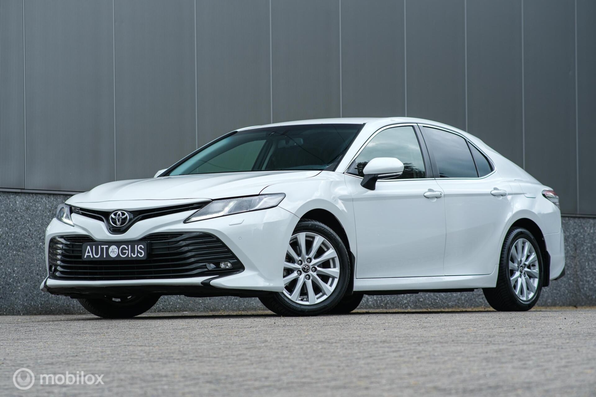 Toyota Camry 2.5 Executive | Dealer onderhouden | Leder | uniek lage km stand | camera | automaat | Benzine | led | 2019 - voorkant