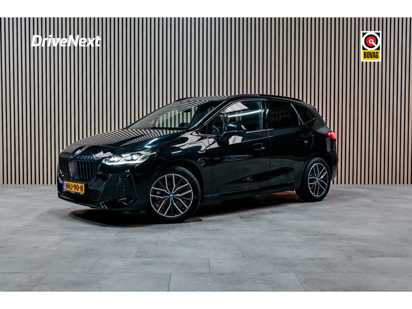 BMW 225e xDrive Active Tourer 225e xDrive | HUD | PANO | HARMAN KARDON | STOELVERWARMING | MAS 2022 - voorkant