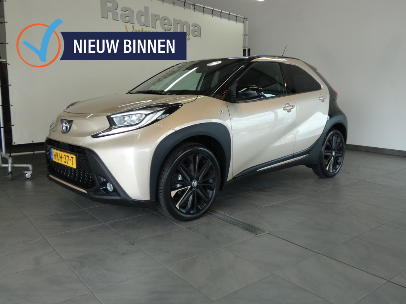 Toyota Toyota Aygo X 1.0 VVT-i S-CVT Premium ! JBL Camera Clima NL Auto 2025 - voorkant
