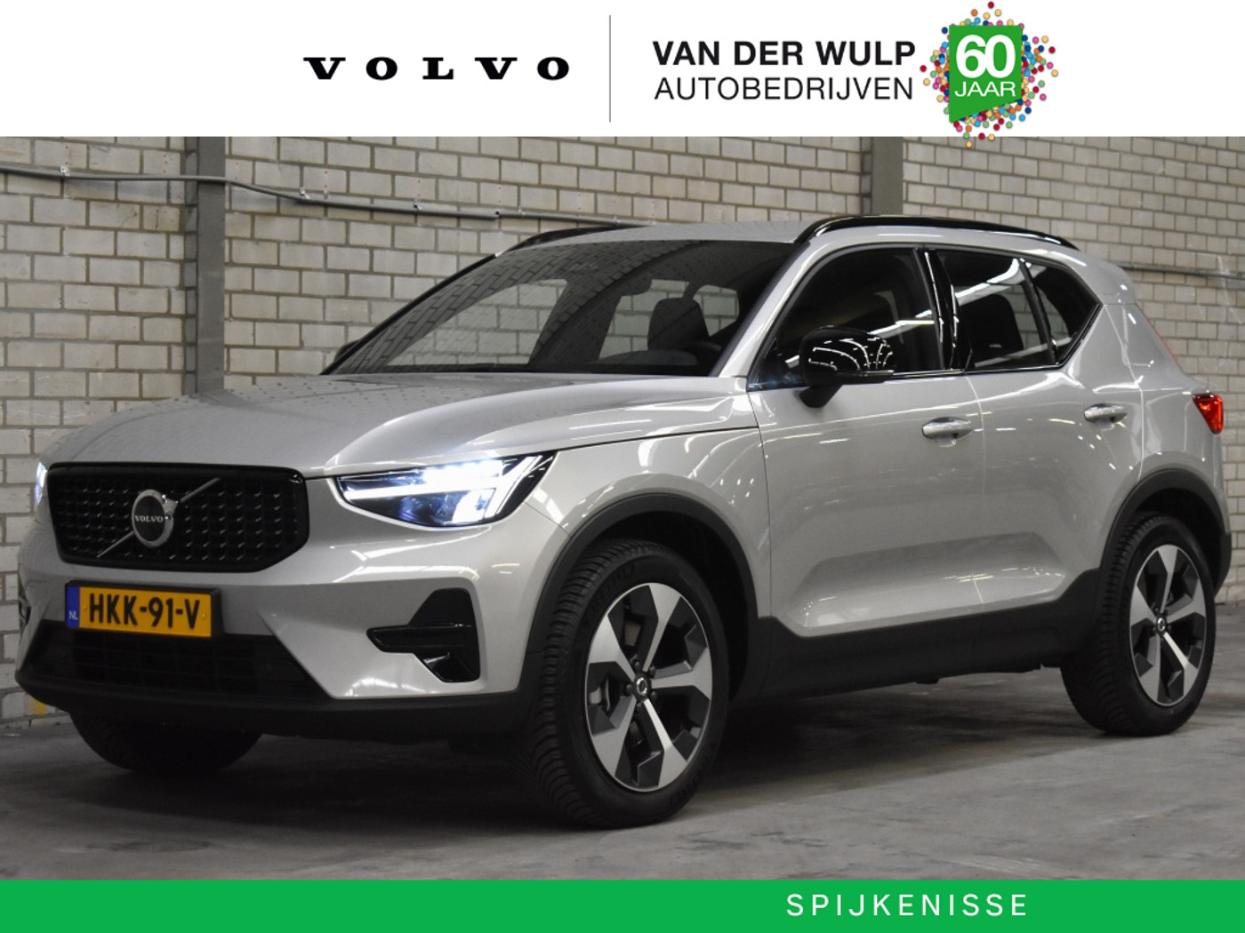 Volvo XC40 B4 197PK Plus Dark | Trekhaak | Allseason Banden |19'' | 2025 - voorkant