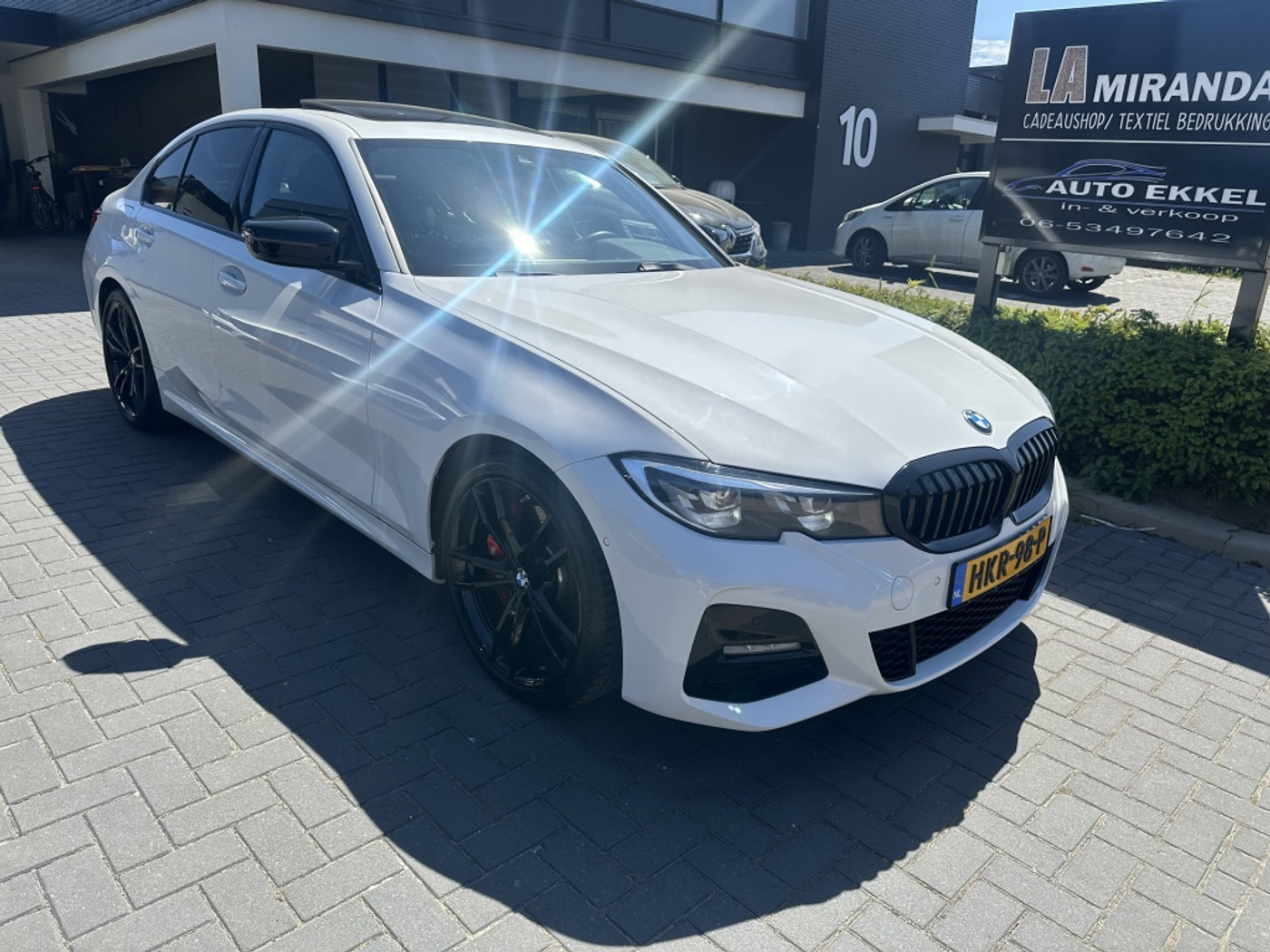 BMW 318i 318i 2.0 High Exe Dak H&K M-Pakket 2022 - voorkant