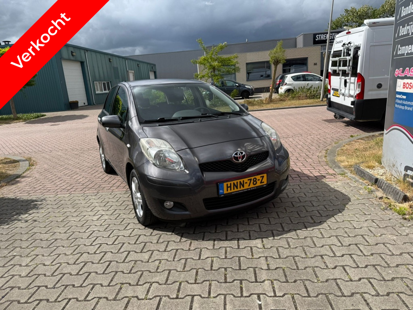 Toyota Toyota Yaris 1.3 VVTi Dynamic 2010 - voorkant