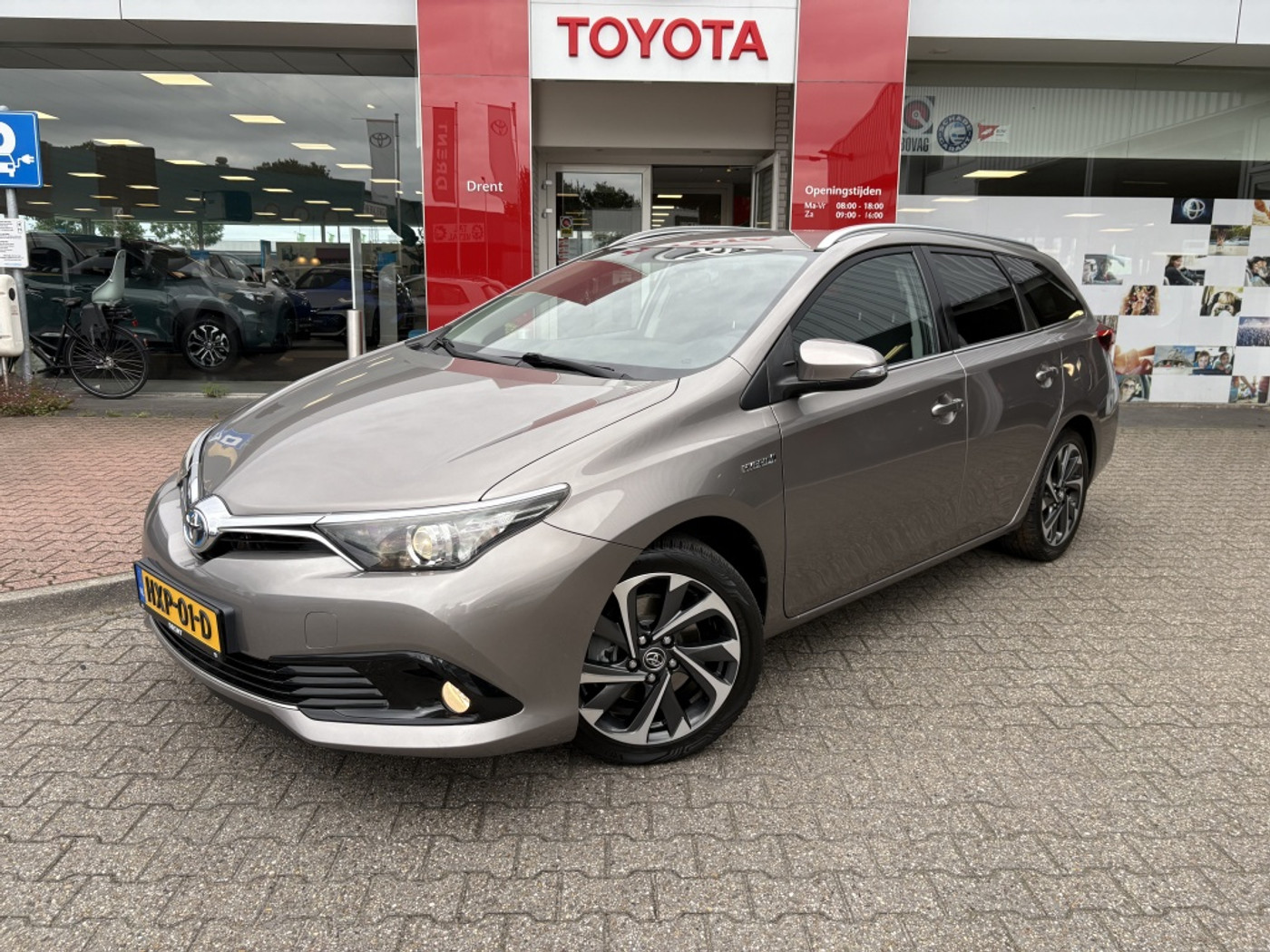 Toyota Toyota Auris 1.8 Hybrid Dynamic | Facelift | Stoelverwarming | 2015 - voorkant