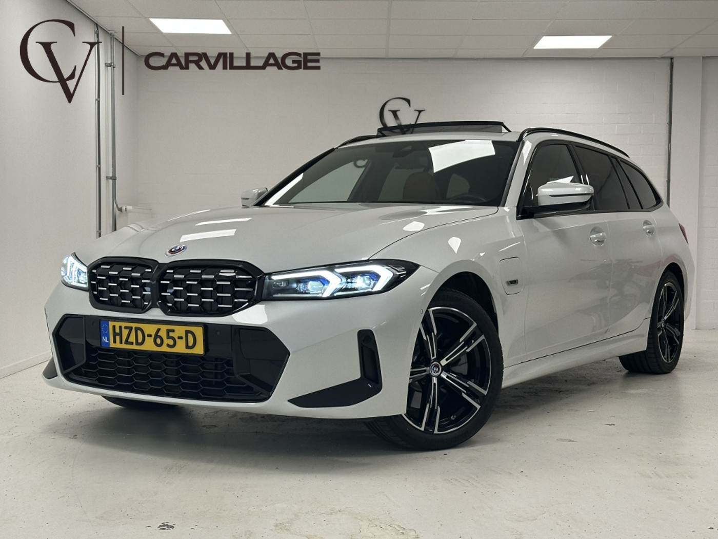 BMW 330e xDrive 330e xDrive M-Sport | Cognac bekleding | Panoramadak | Head-up-D 2022 - voorkant