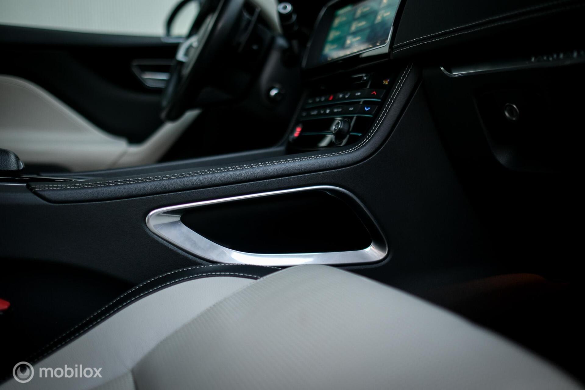Foto van Jaguar Jaguar F-pace