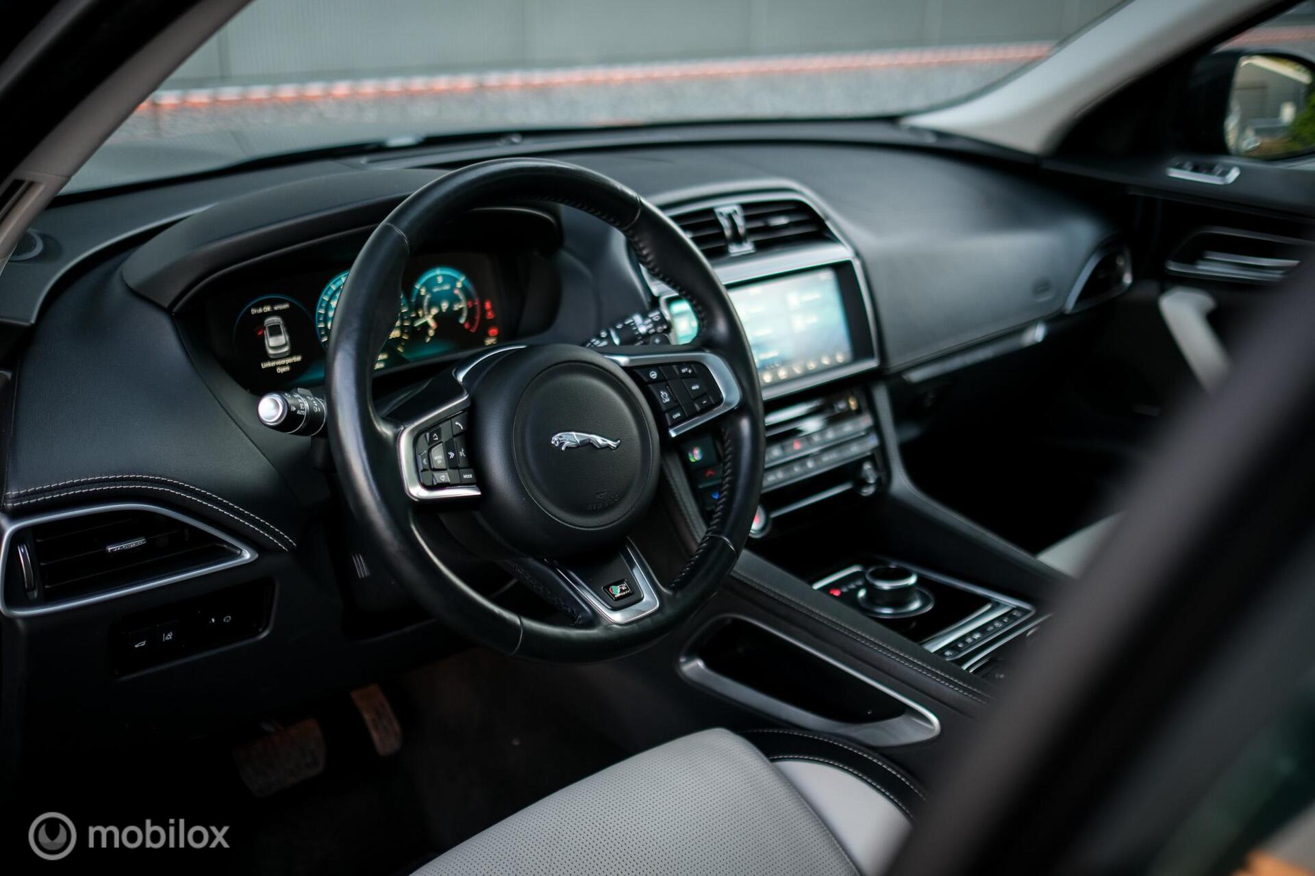 Foto van Jaguar Jaguar F-pace