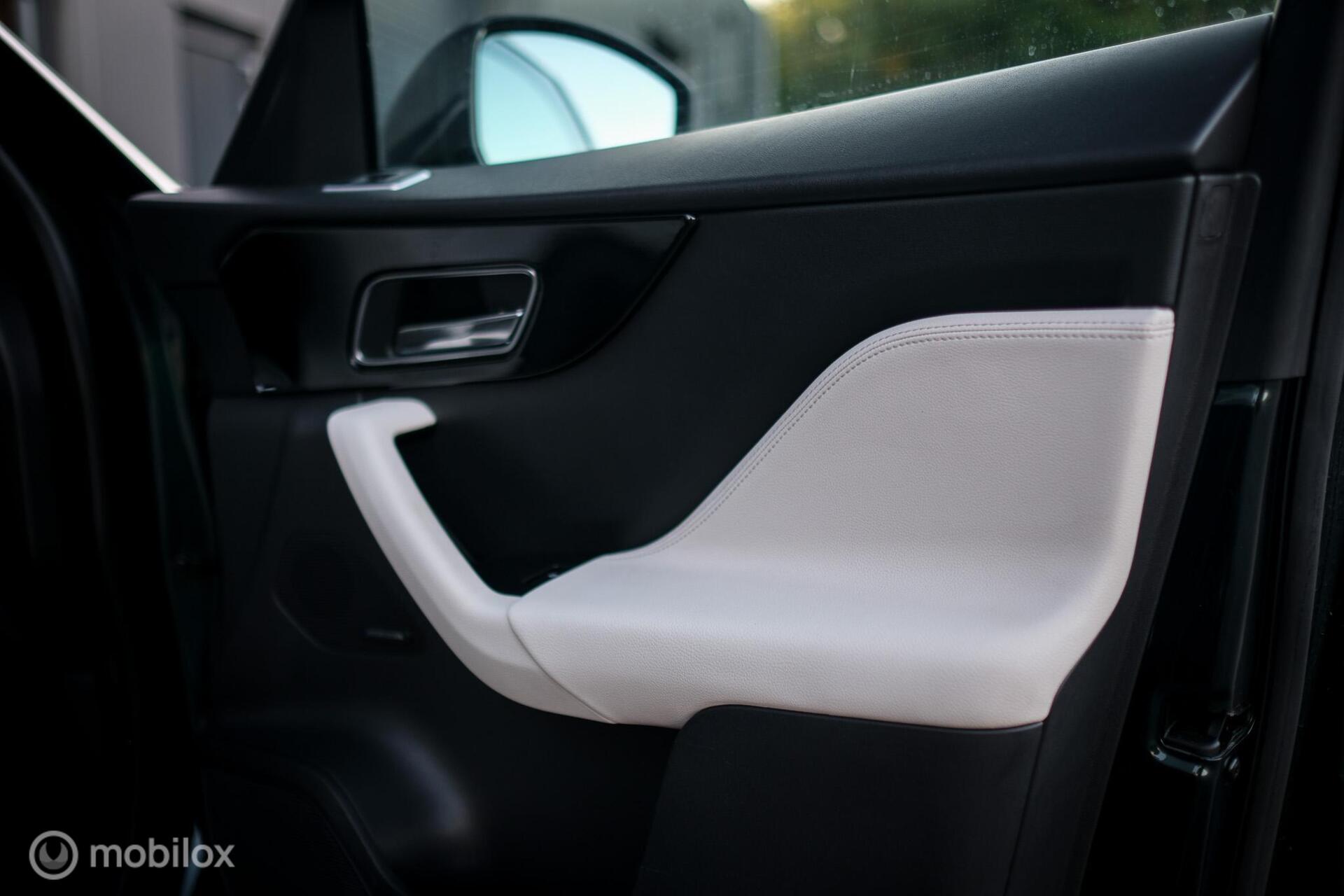 Foto van Jaguar Jaguar F-pace