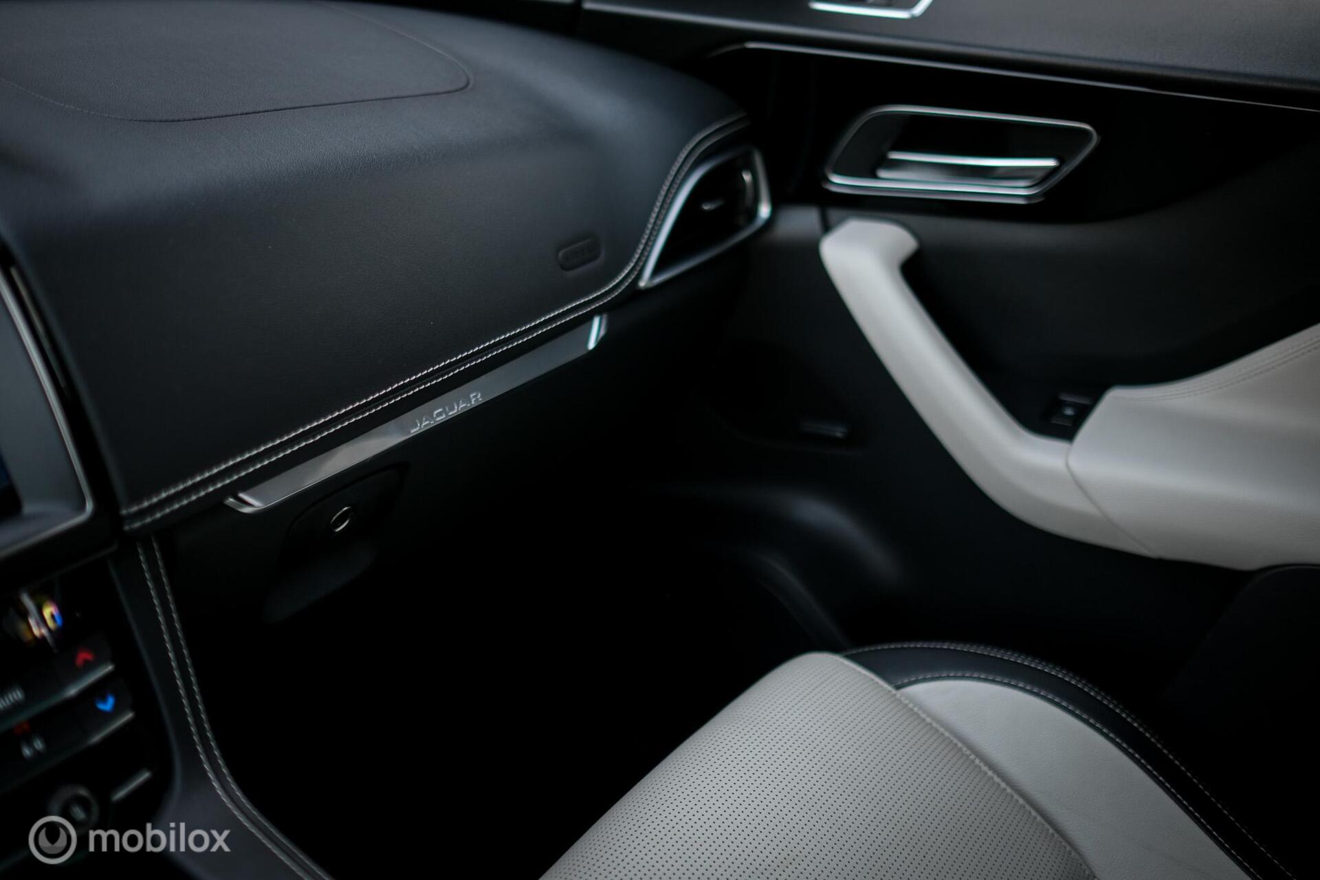 Foto van Jaguar Jaguar F-pace