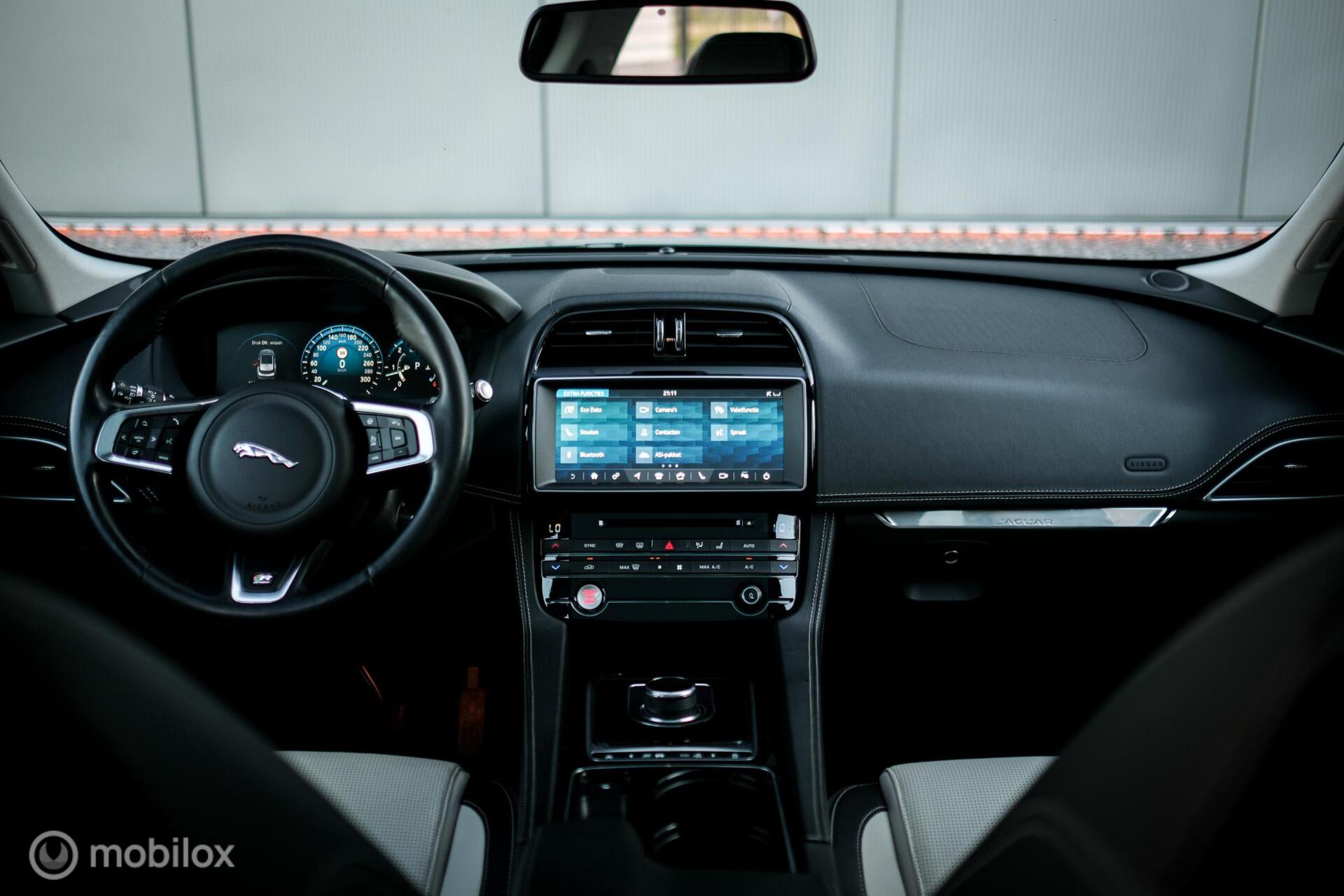 Foto van Jaguar Jaguar F-pace