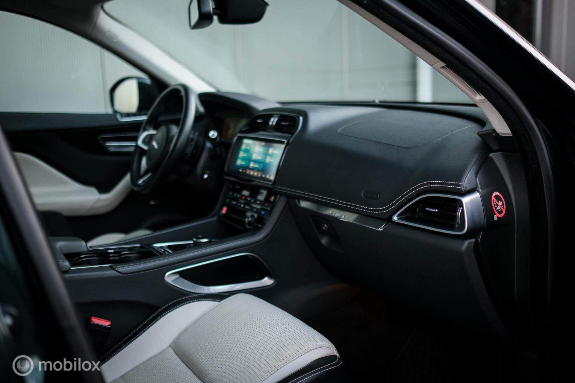 Foto van Jaguar Jaguar F-pace