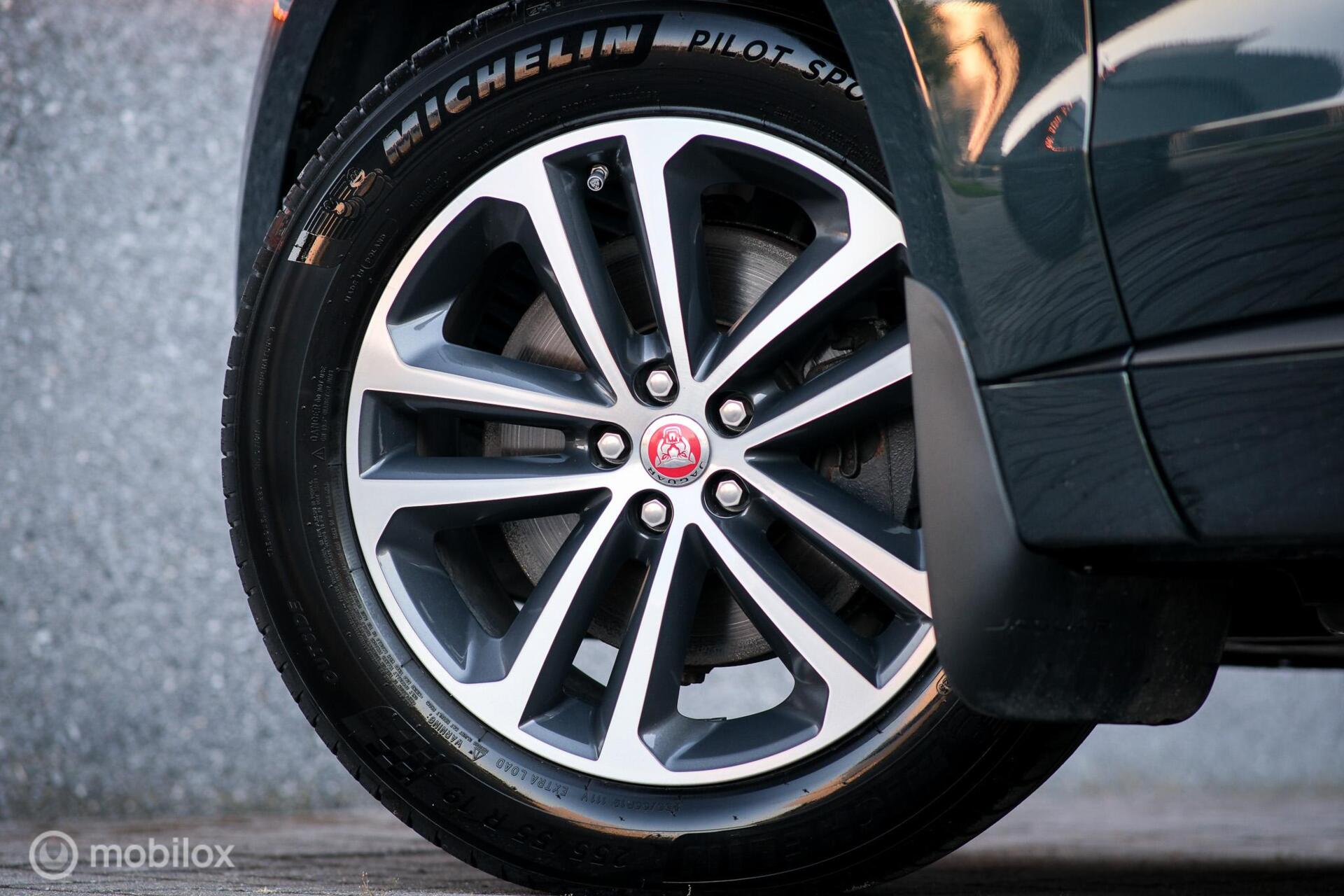 Foto van Jaguar Jaguar F-pace