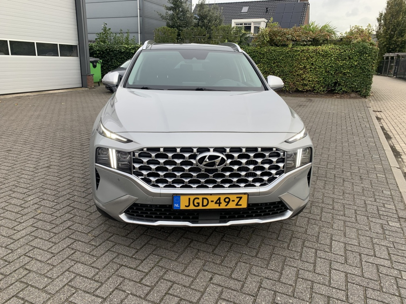 Hyundai Santa Fe 1.6 T-GDI PHEV PrSky plug-in hybrid 2022 - voorkant