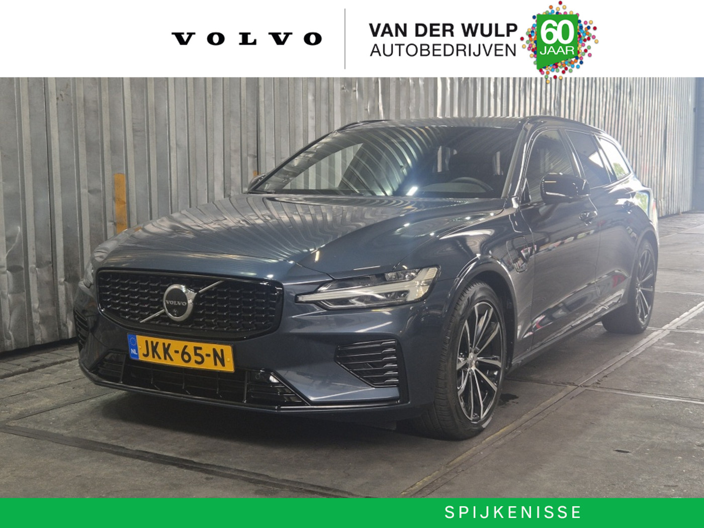 Volvo V60 T6 350PK AWD Plus Dark | 360 | Harman Kardon | Trekhaak | Leder | 2025 - voorkant