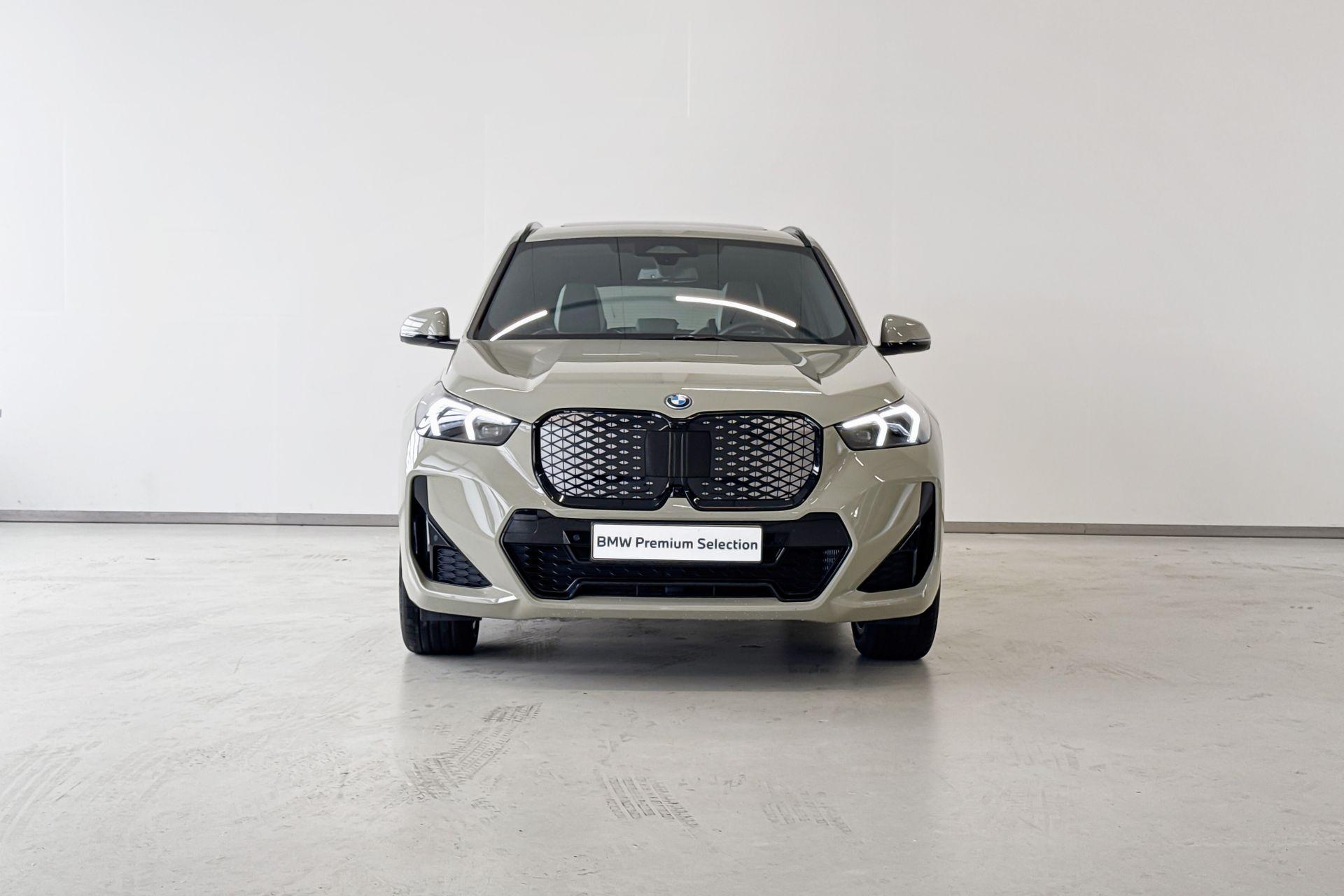 Foto van BMW Ix1