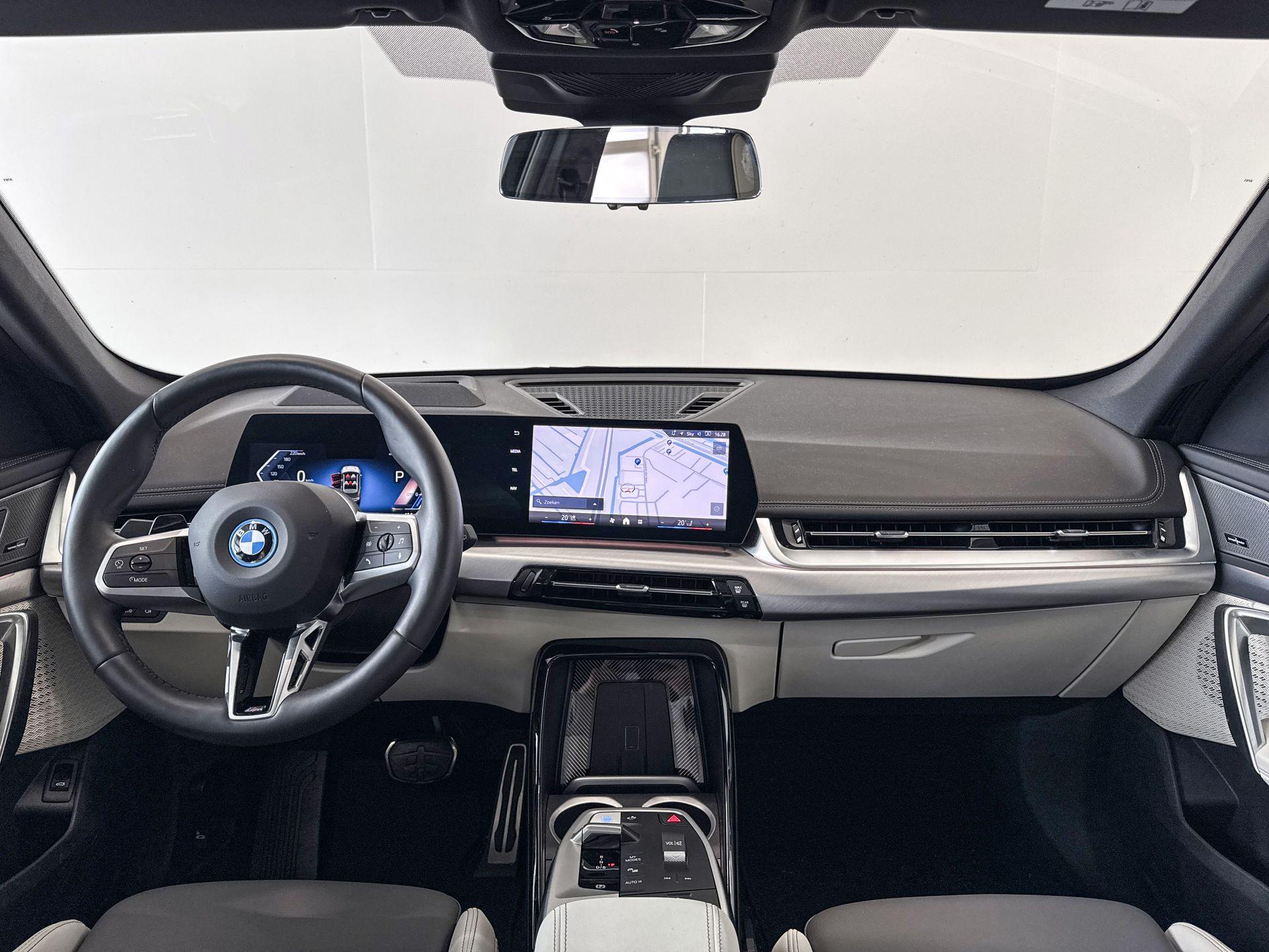 Foto van BMW Ix1