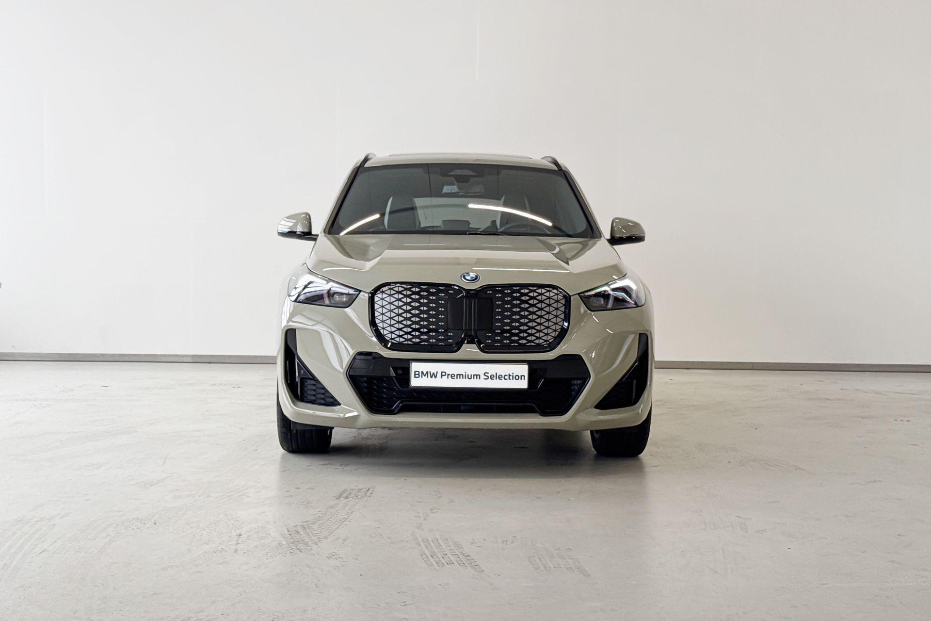 Foto van BMW Ix1
