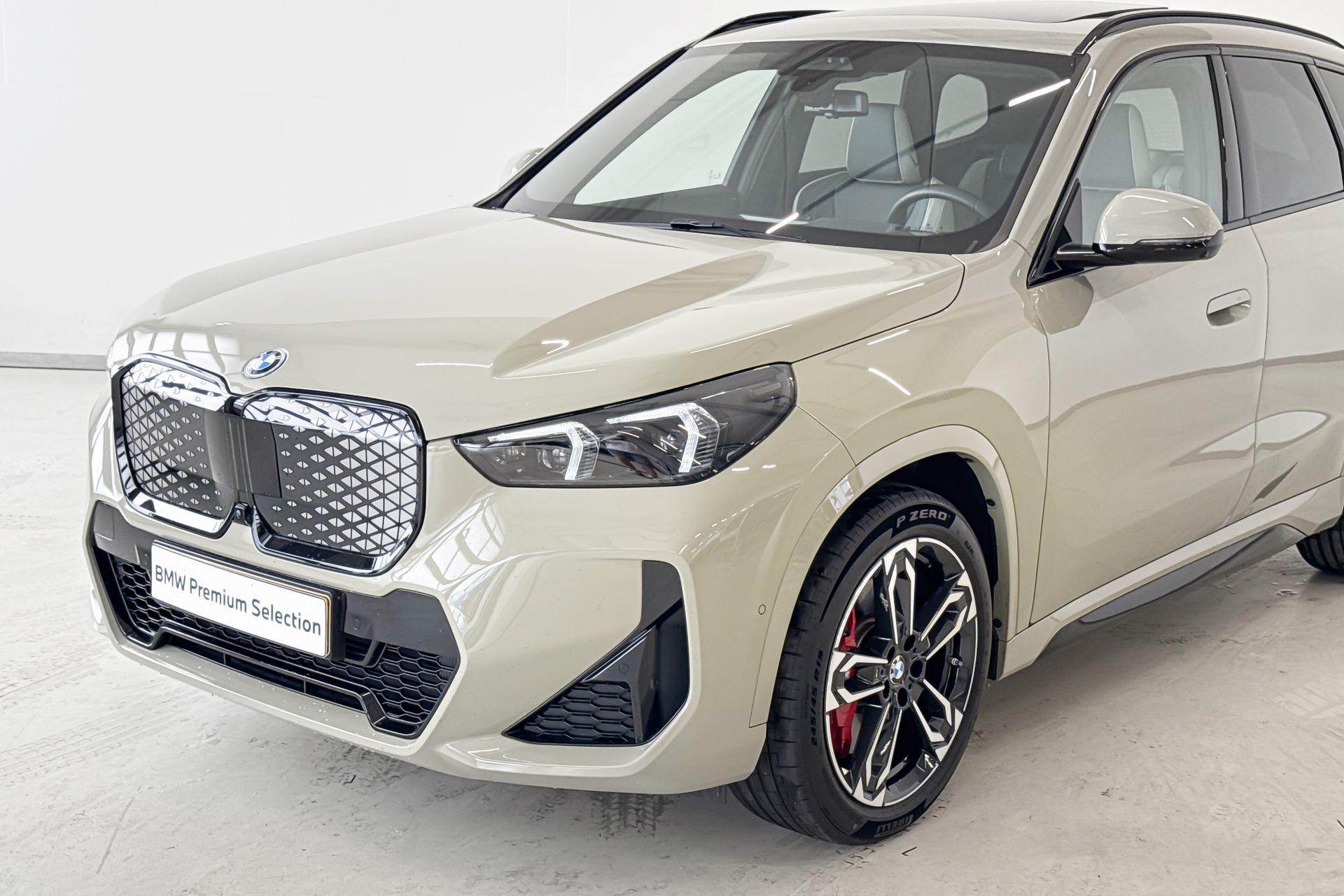Foto van BMW Ix1