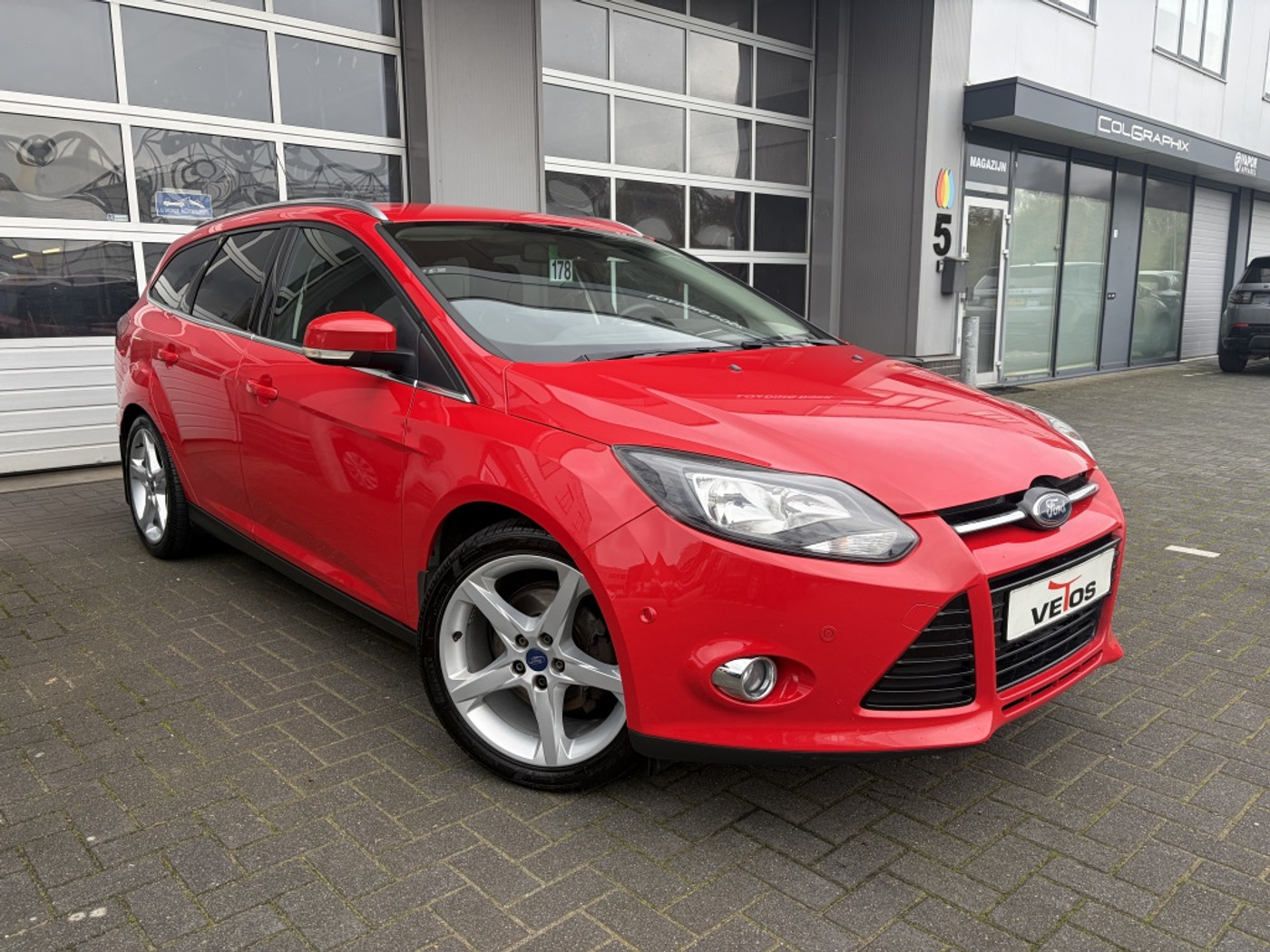 Ford Focus 1.6 EcoB. Titanium / SONY / Winterbandenset 2011 - voorkant