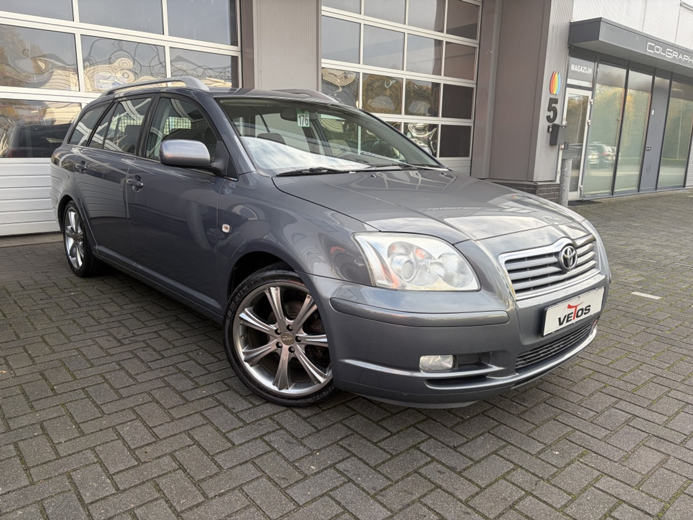 Toyota Toyota Avensis 1.8 VVTi Linea Sol 2004 - voorkant