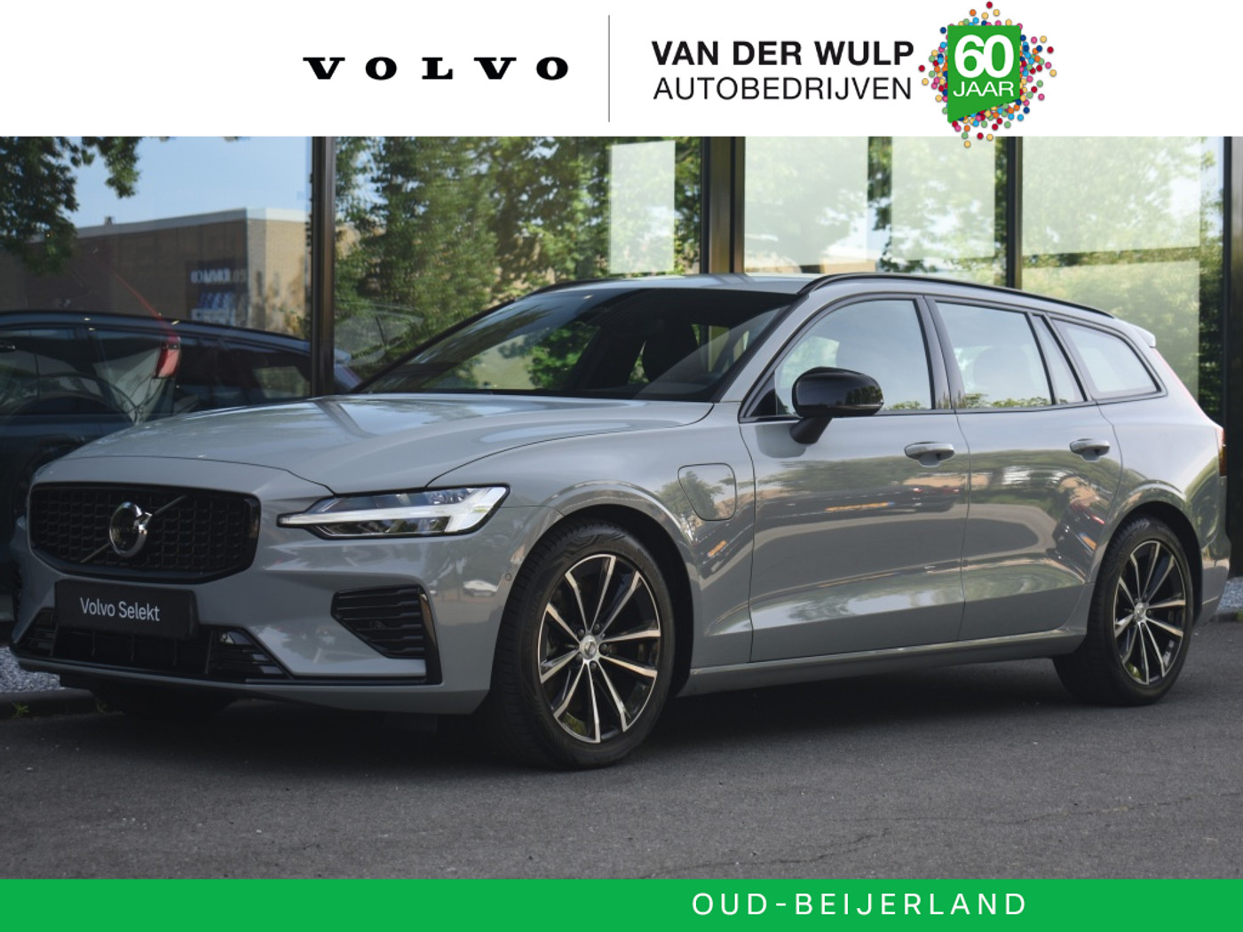 Volvo V60 T8 455pk AWD Plus Dark | Climate | Trekhaak | 360 2025 - voorkant