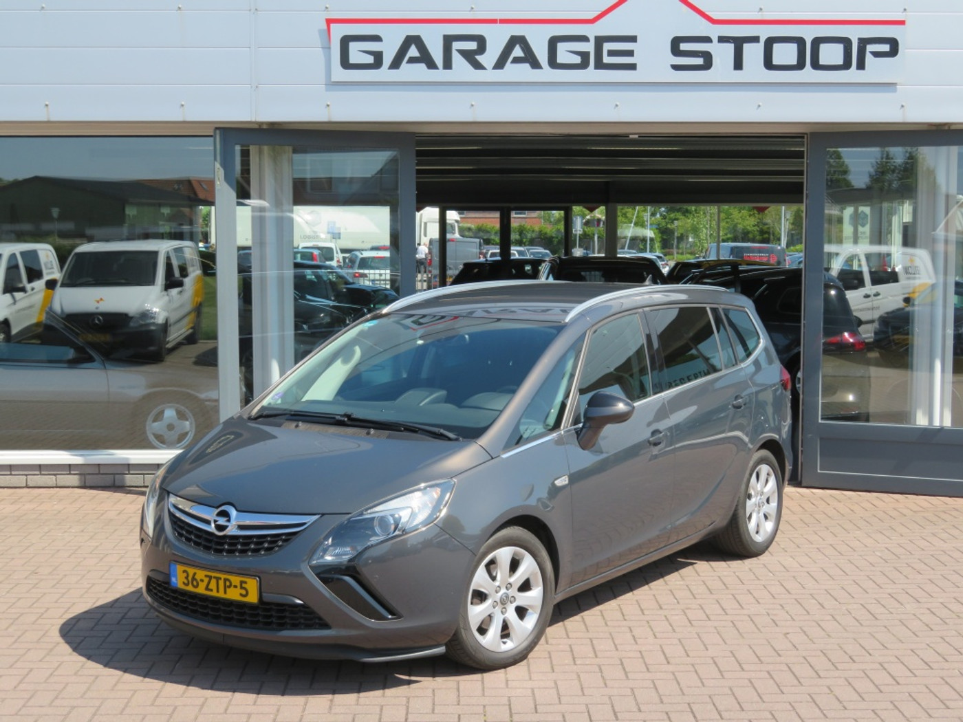 Opel Zafira Tourer 1.4 Business+ 2013 - voorkant