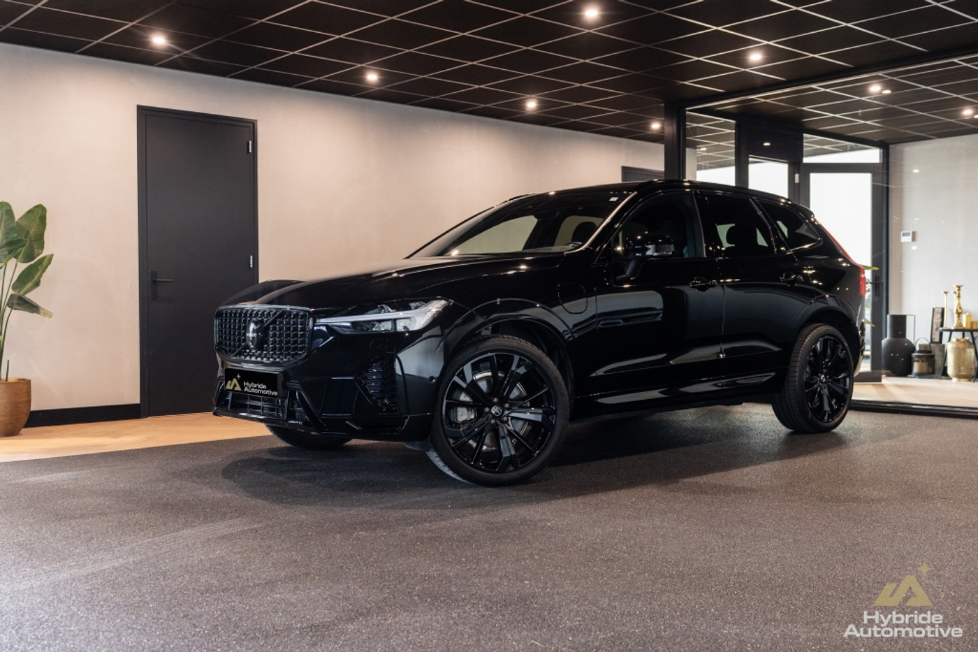 Volvo Xc60 T8 Plus Black Edition AWD | H&K | 360 Cam | Pano | 2024 - voorkant