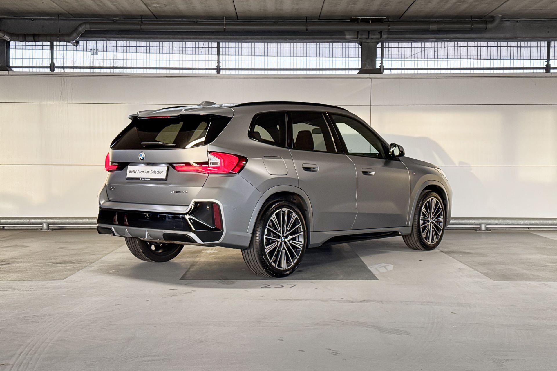 Foto van BMW X1 Xdrive23i