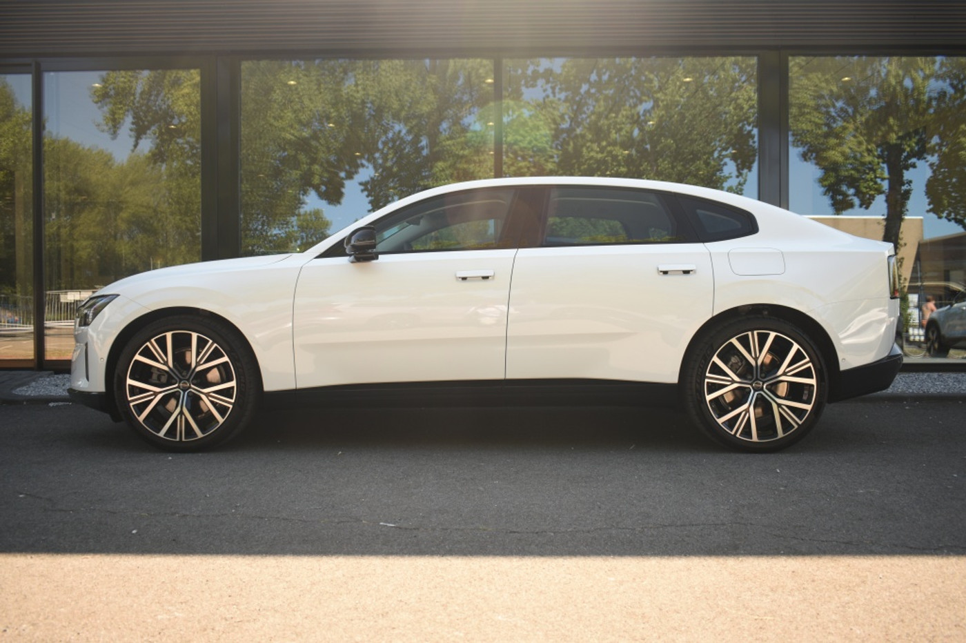 Foto van Volvo Es90