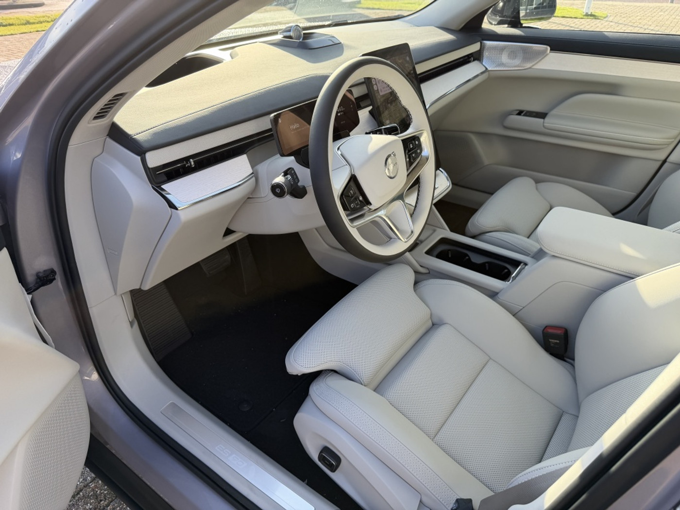 Foto van Volvo Es90