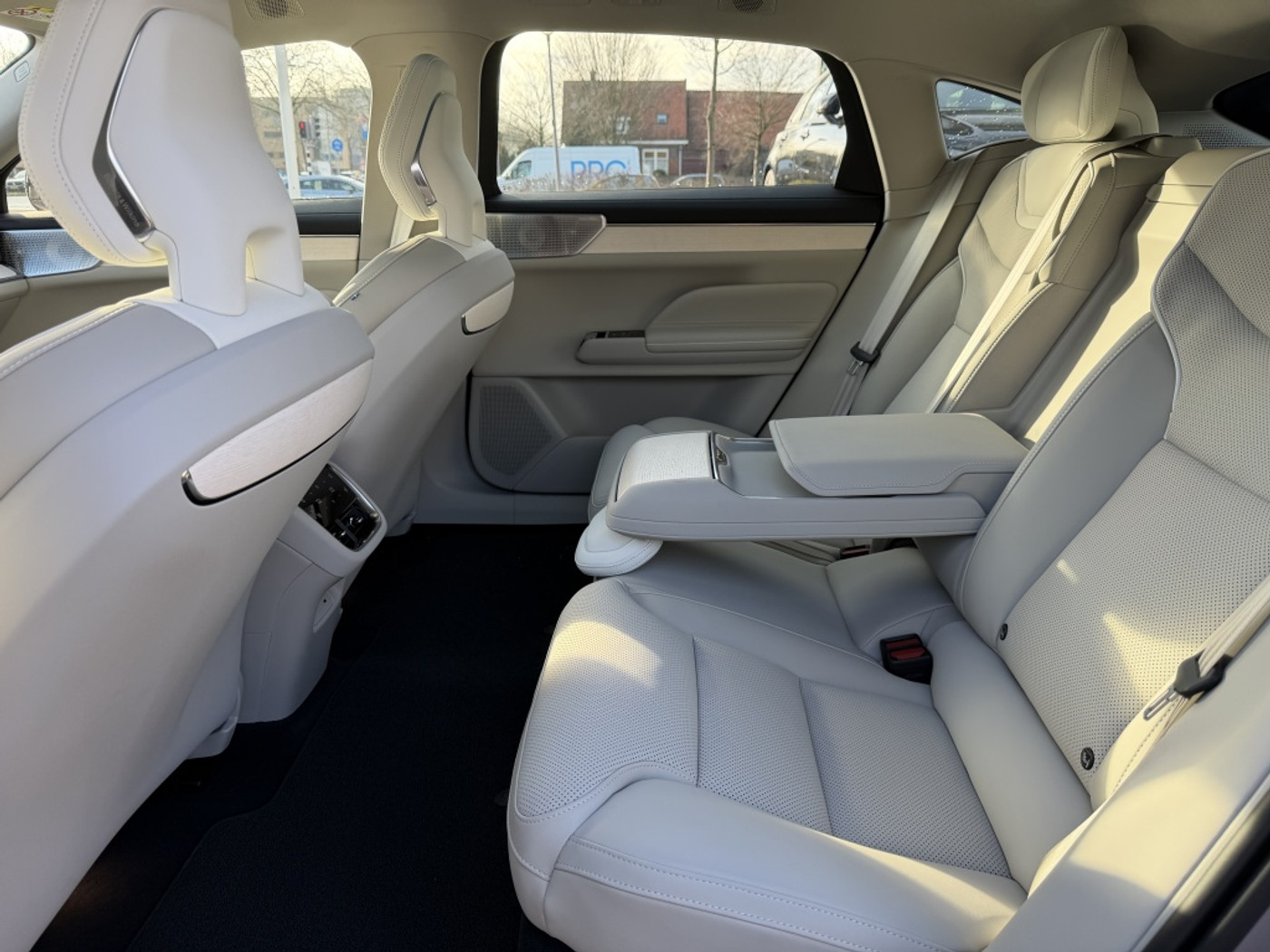 Foto van Volvo Es90