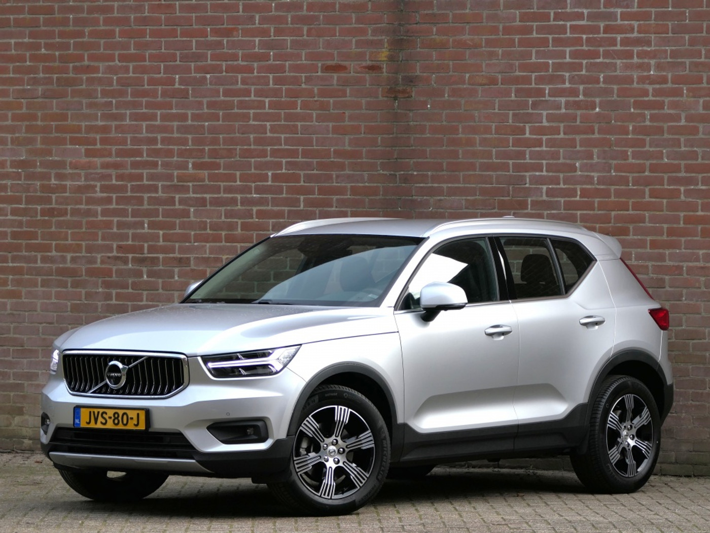Volvo XC40 2.0 T4 AUT Inscription 12 MND garantie / Harman Kardon / Leer / 2018 - voorkant
