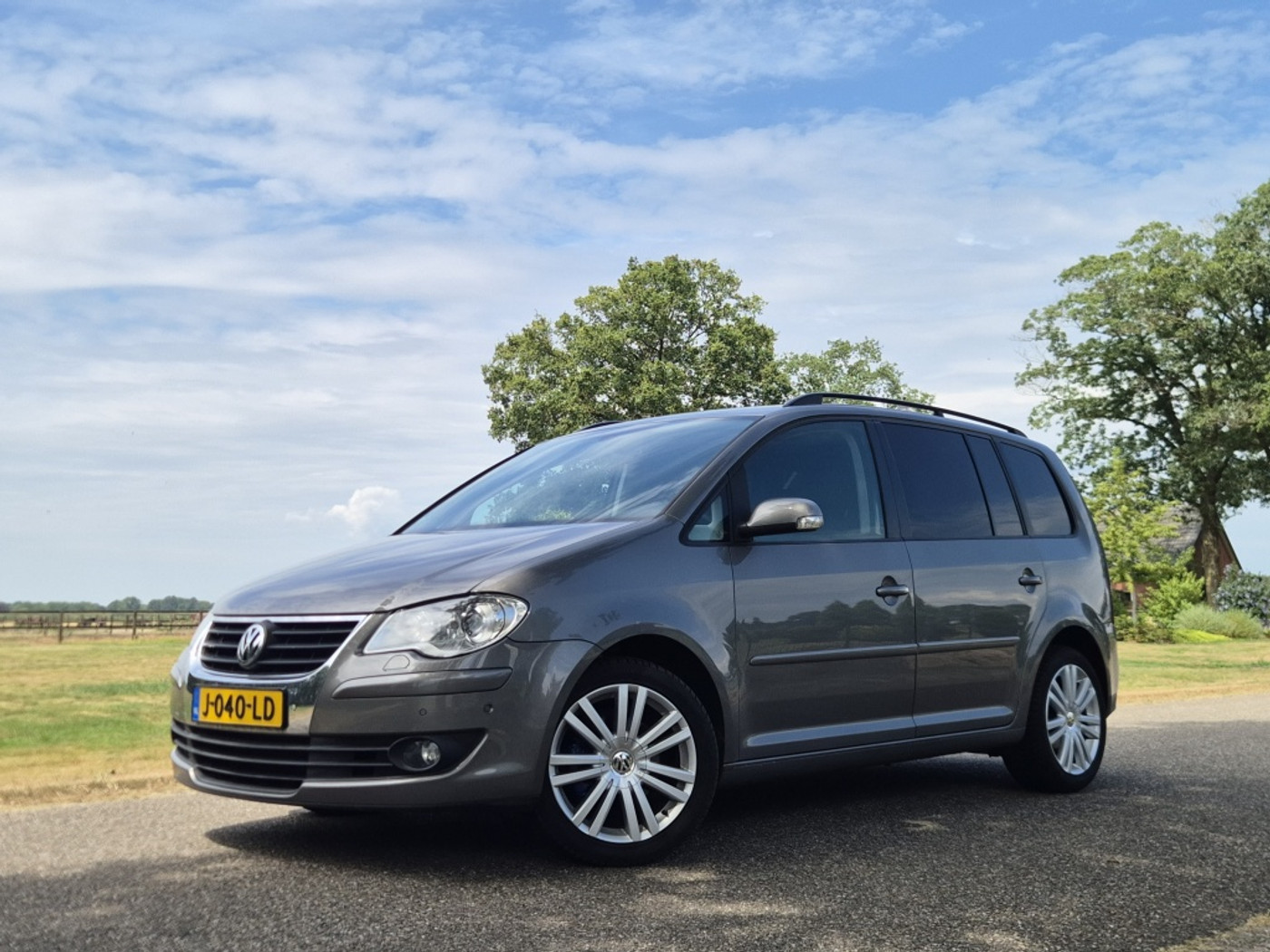Volkswagen Touran 1.4 TSI Highline 2008 - voorkant