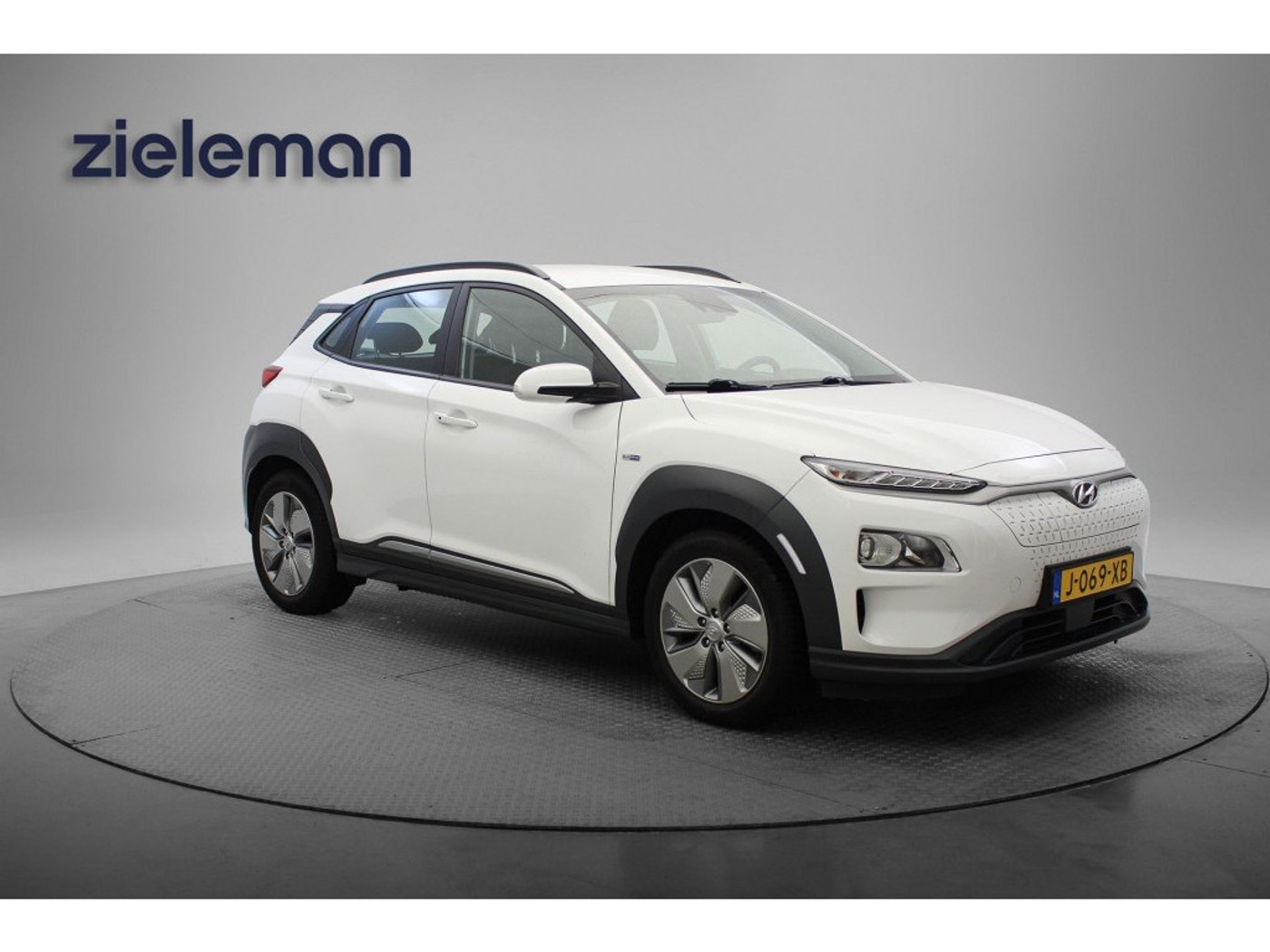 Hyundai Kona Comfort 64 kWh Fase 3 - Carplay, Camera, Cruise, Navi, SOH 100% GERESERVEERD!!! 2020 - voorkant