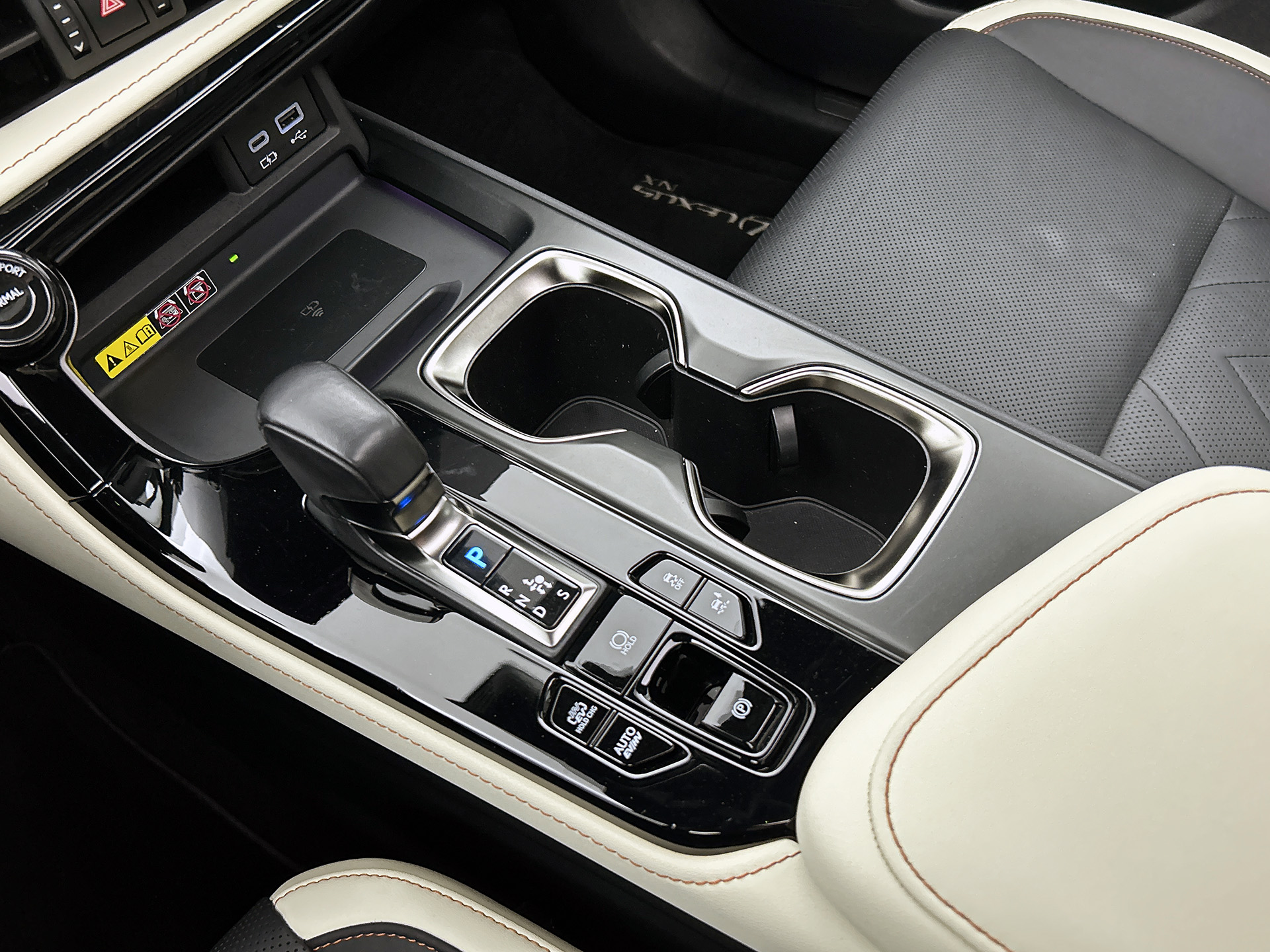 Foto van Lexus NX