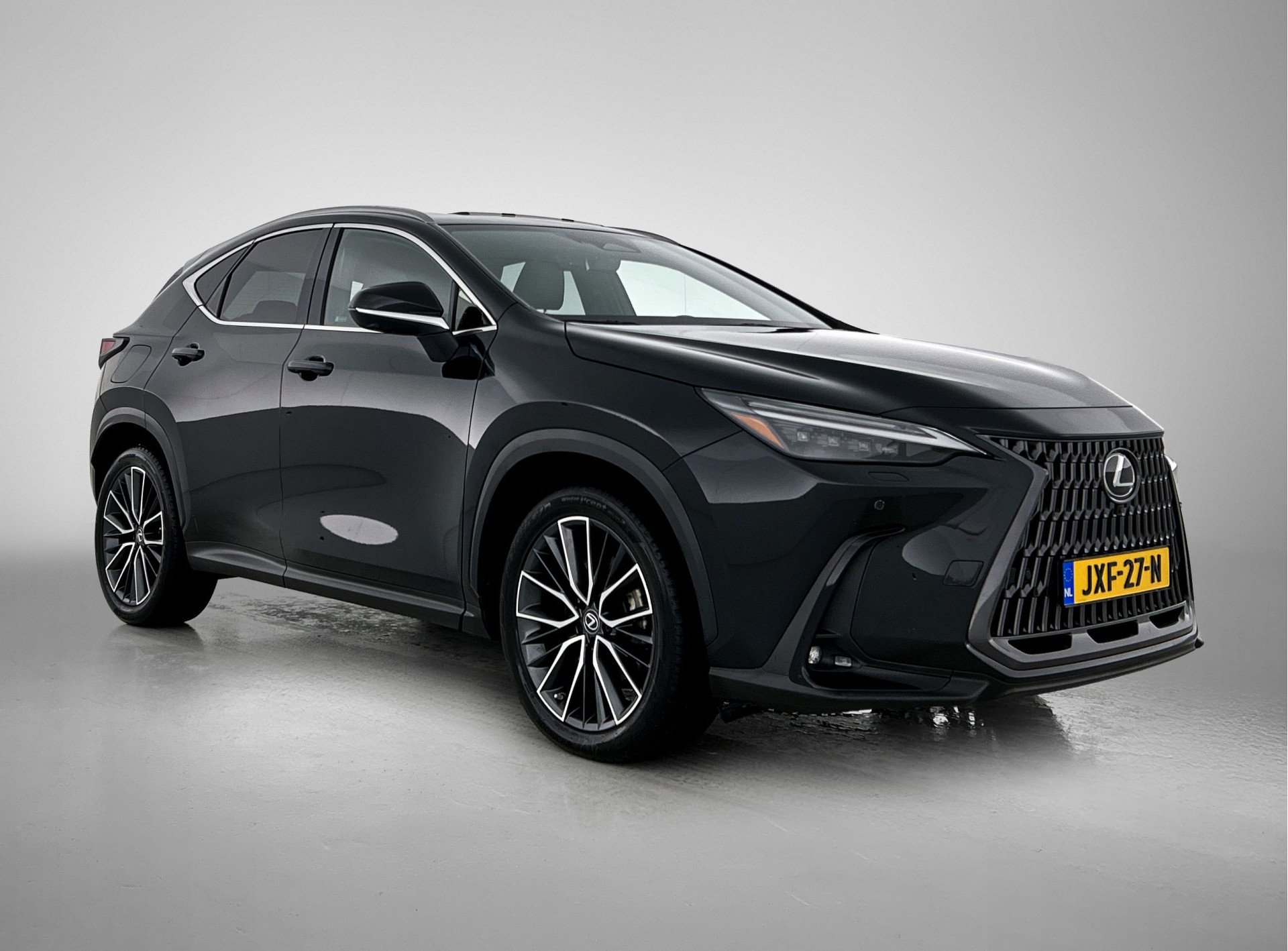 Foto van Lexus NX
