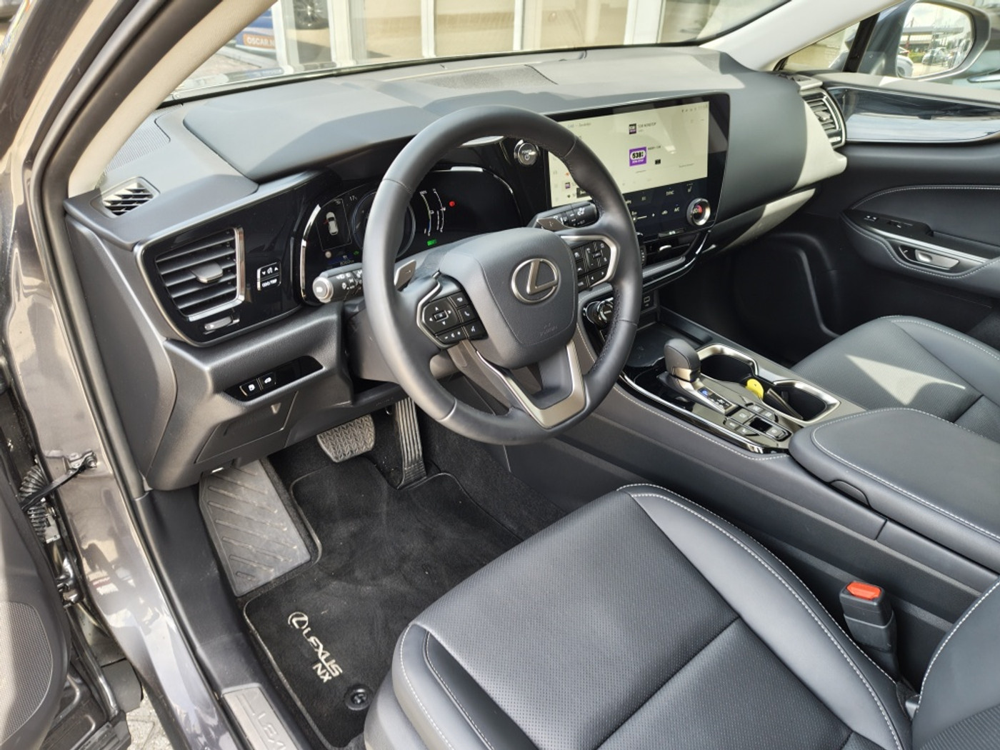 Foto van Lexus Lexus Nx450h+