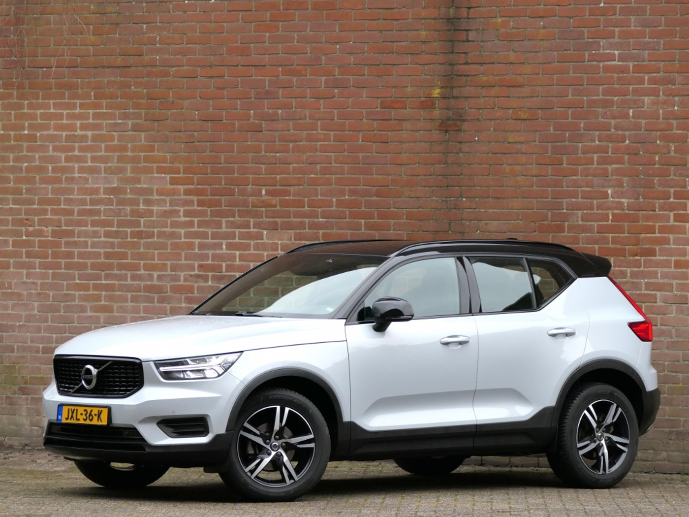 Volvo XC40 1.5 T3 AUT R-Design 12 MND garantie Camera / Apple carplay & And 2019 - voorkant