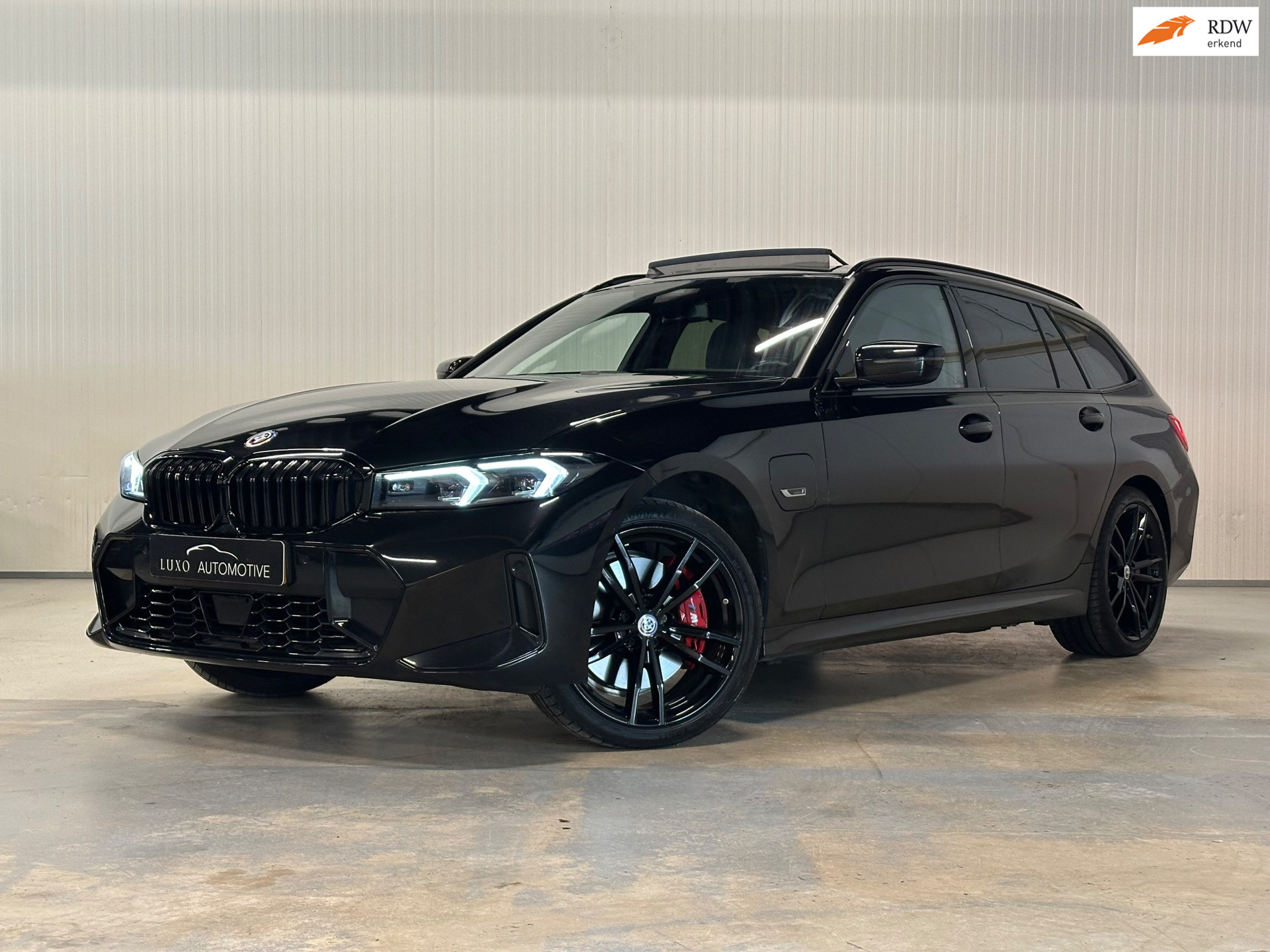 BMW 330e xDrive 330e xDrive | PANO | HUD | HARMAN KARDON | SHADOW LINE | TREKHAAK 2022 - voorkant