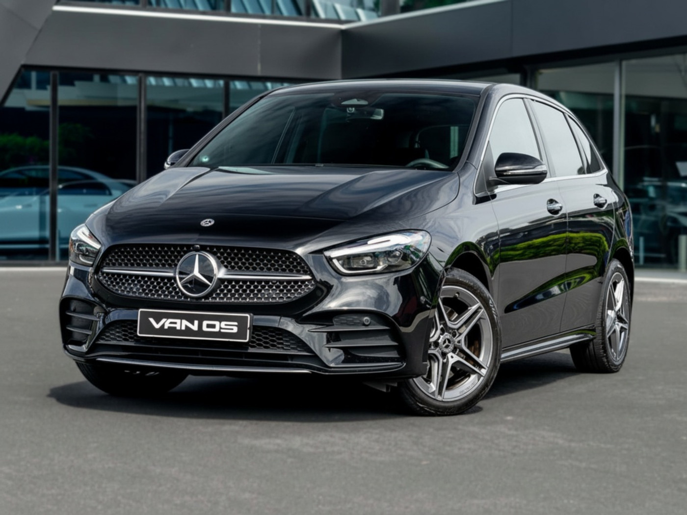 Mercedes-Benz B 250 E B 250e AMG Line | Trekhaak | Winterpakket | Keyless | Multibeam 2025 - voorkant