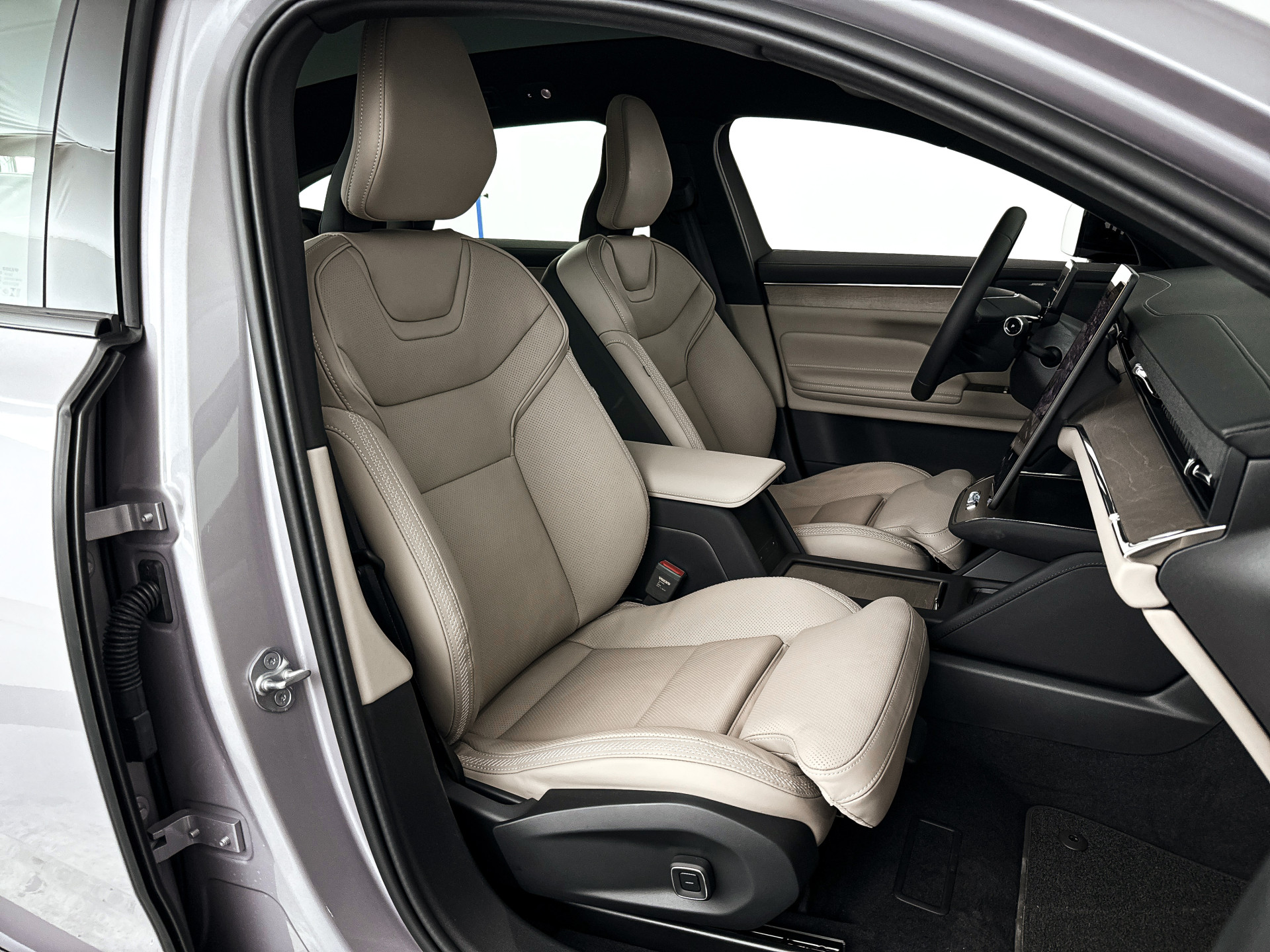 Foto van Volvo Es90