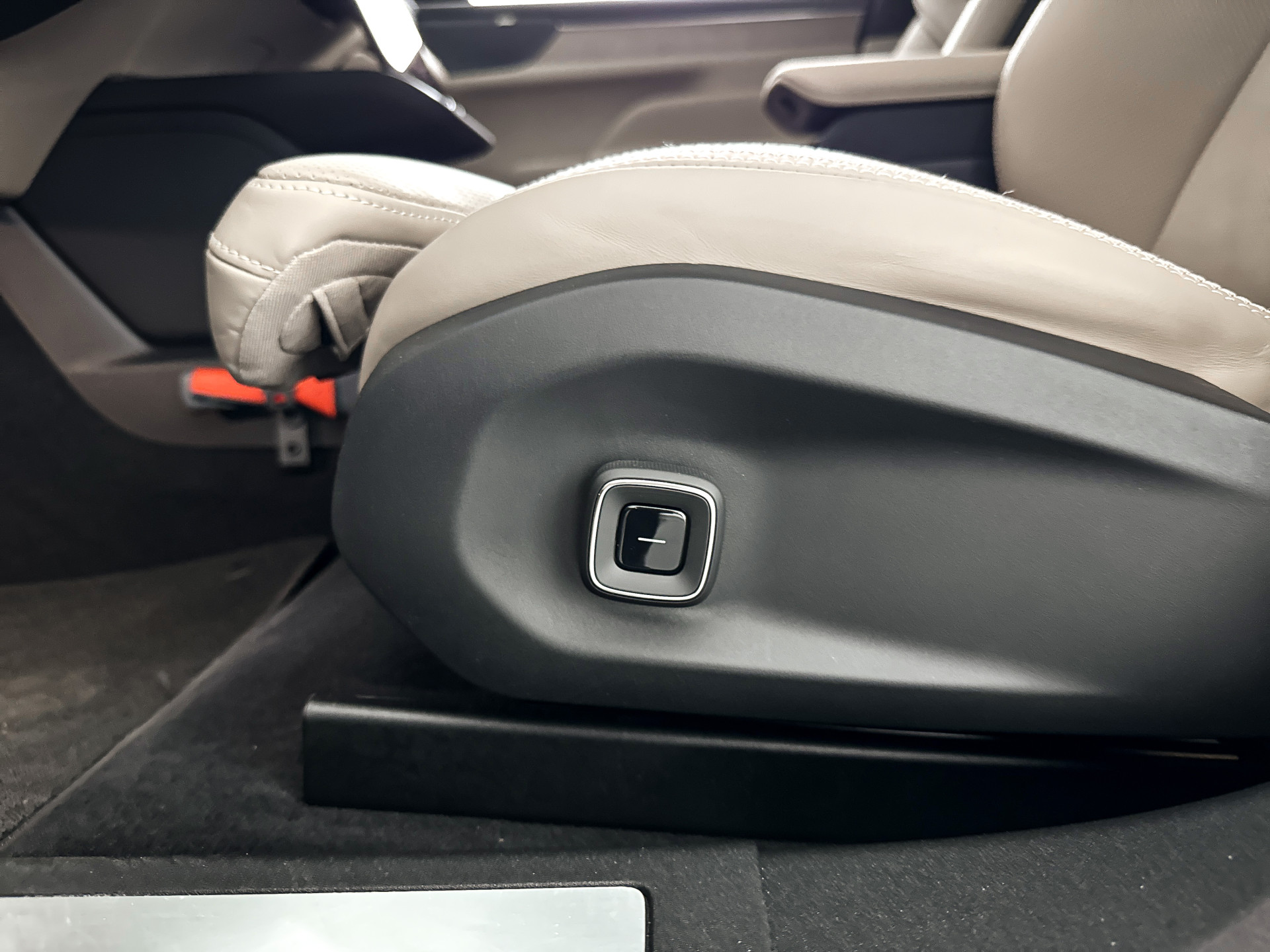 Foto van Volvo Es90