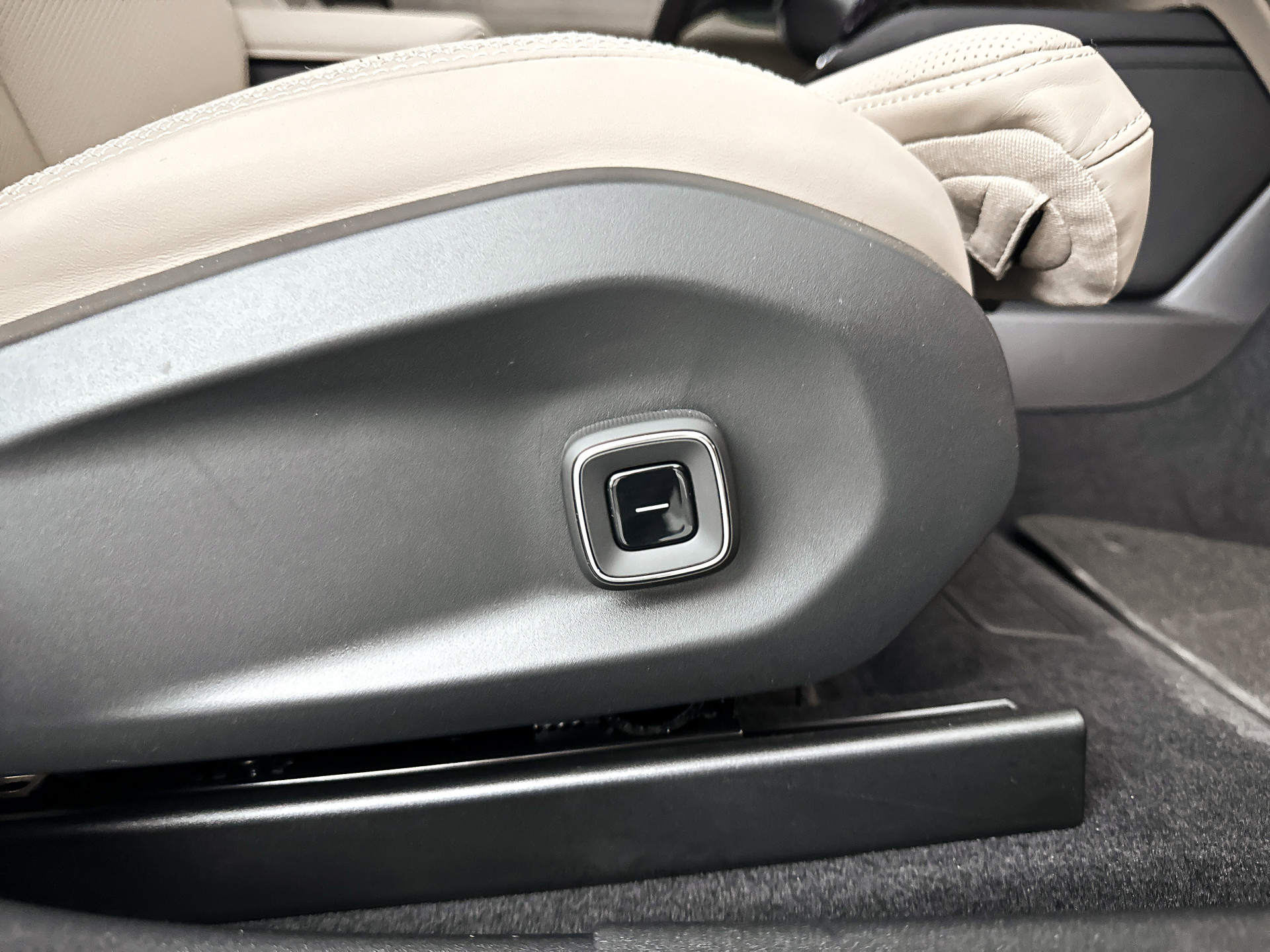Foto van Volvo Es90