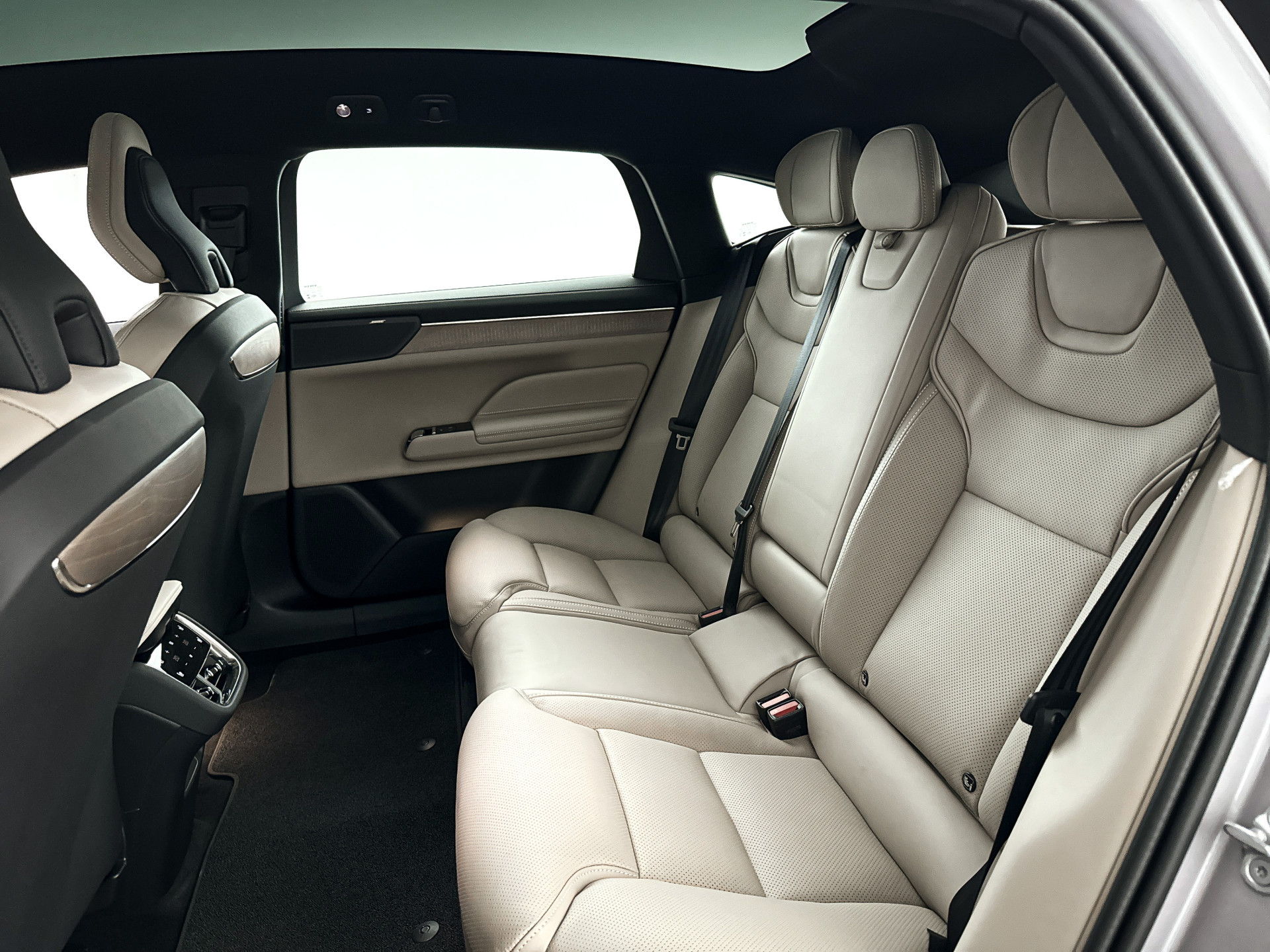Foto van Volvo Es90