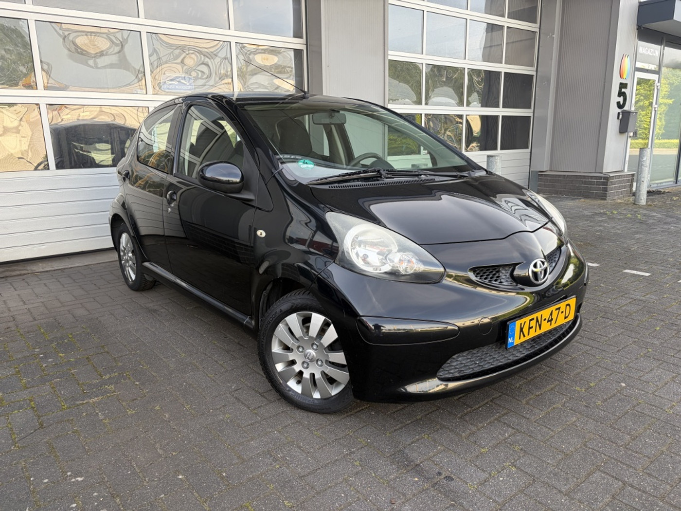 Toyota Toyota Aygo 1.0-12V Cool / AIRCO/ 5DRS 2010 - voorkant