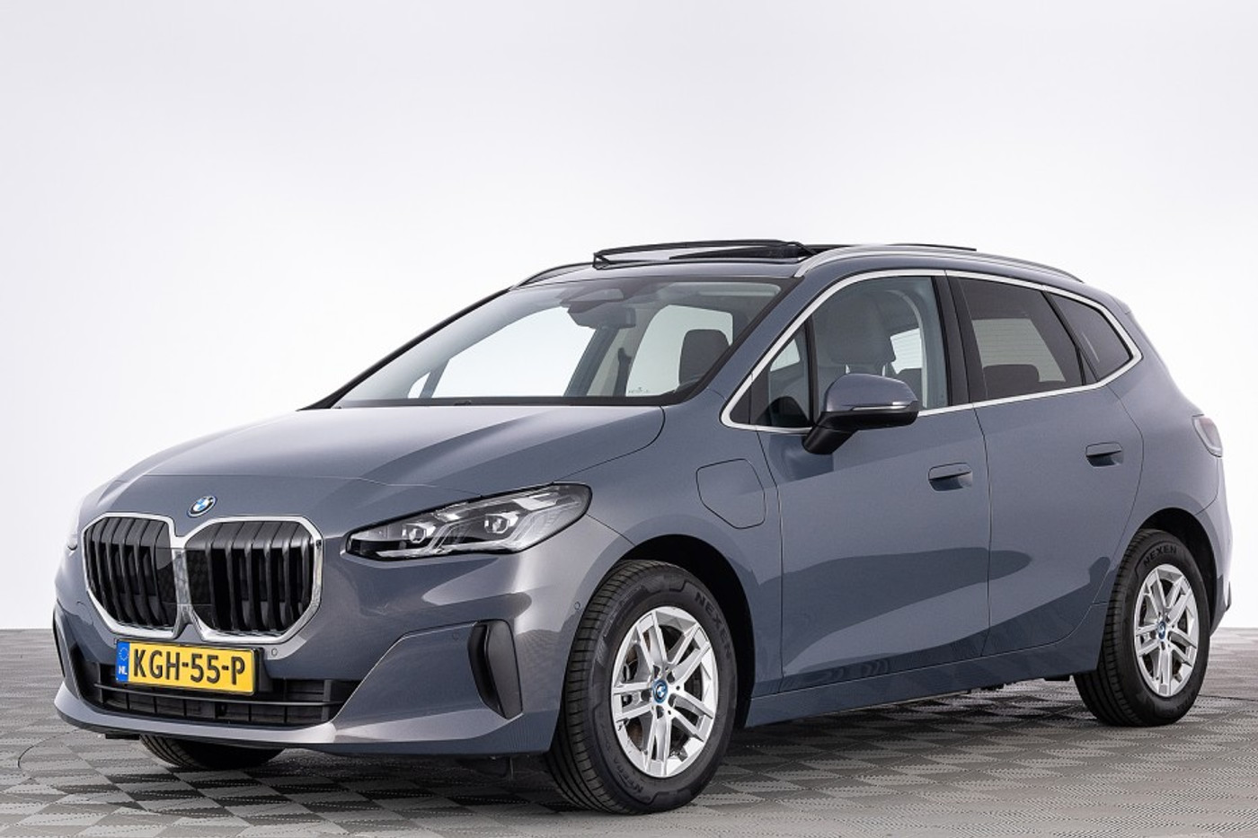 Foto van BMW 225e xDrive Active Tourer