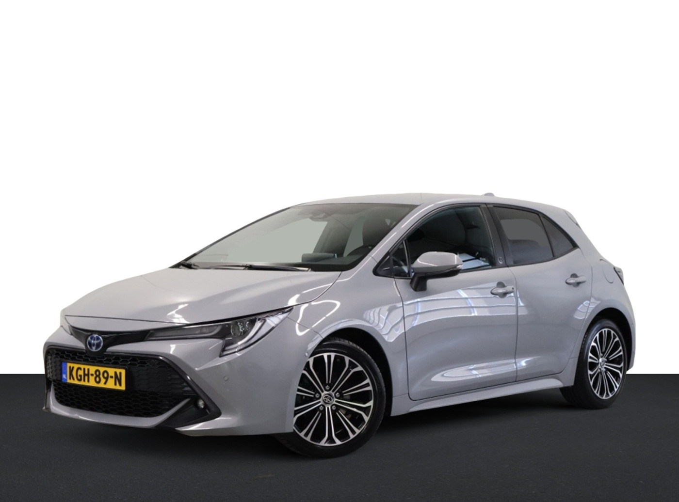 Toyota Toyota Corolla 1.8 Hybrid Dynamic Plus | PDC | Dode hoek | Stoel-en stuurverw. 2023 - voorkant