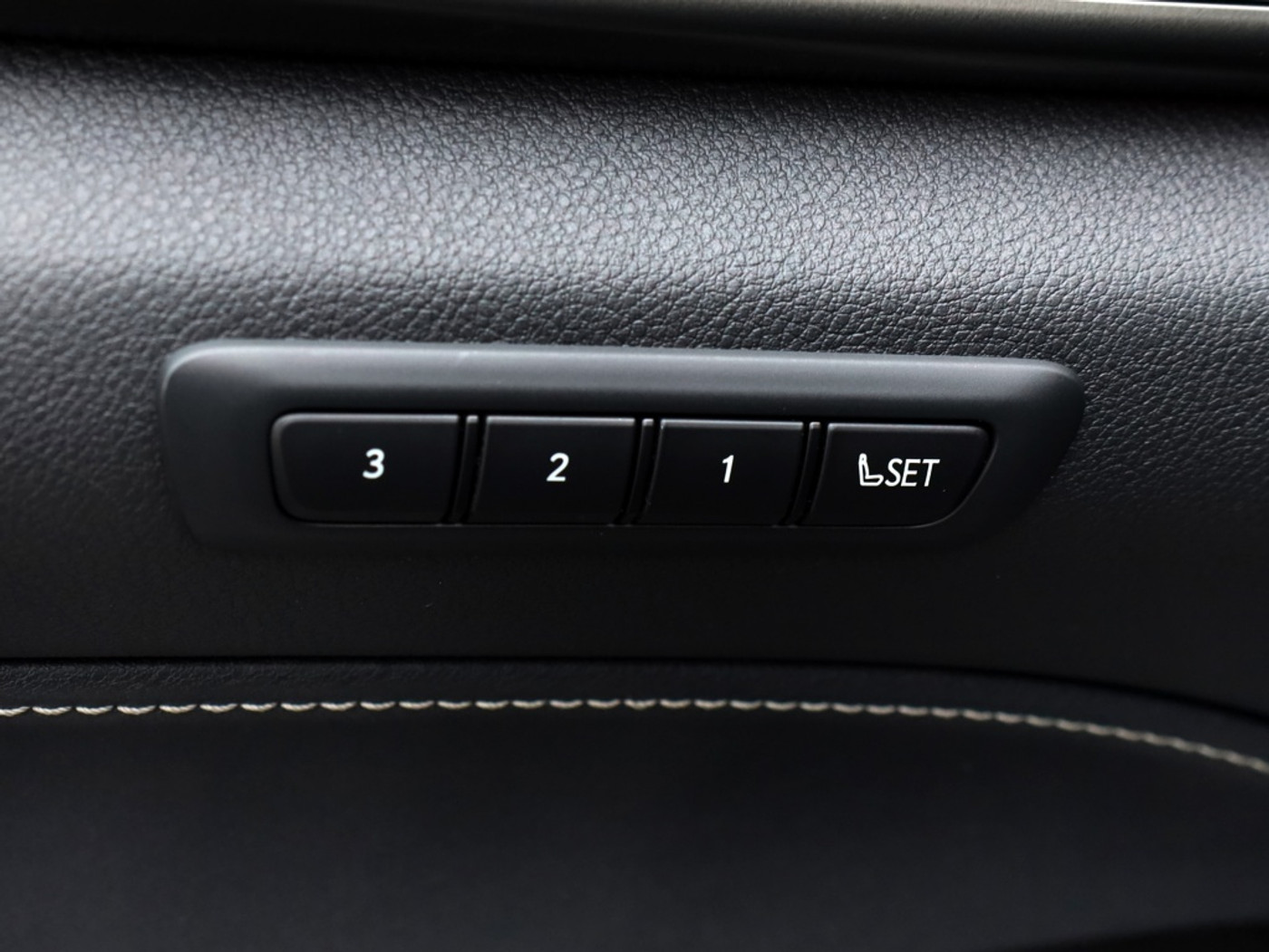 Foto van Lexus Lexus Nx450h+