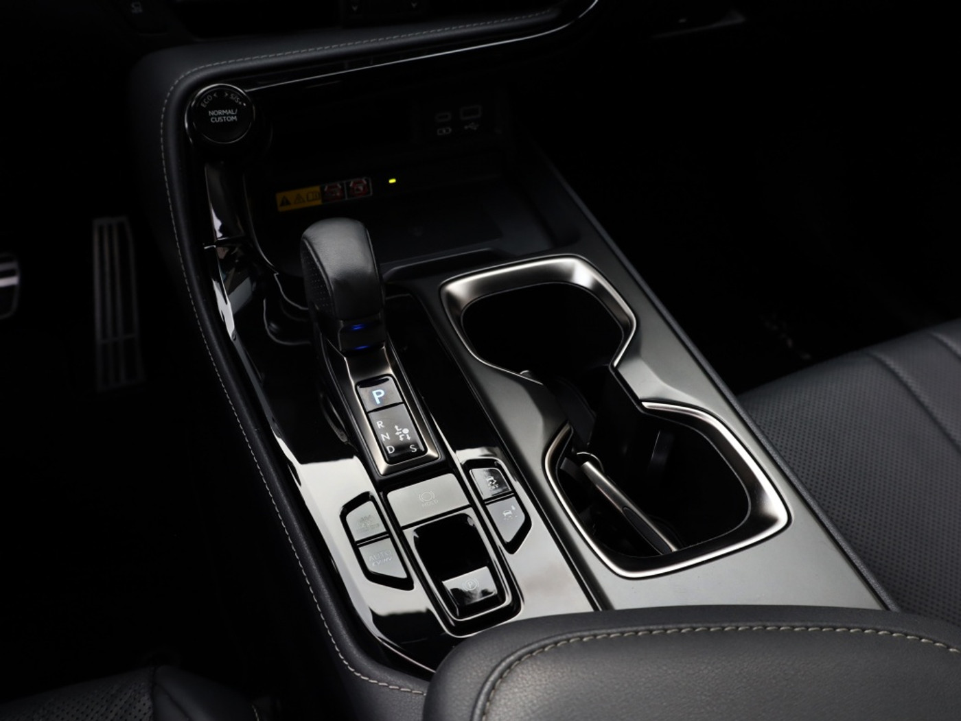 Foto van Lexus Lexus Nx450h+