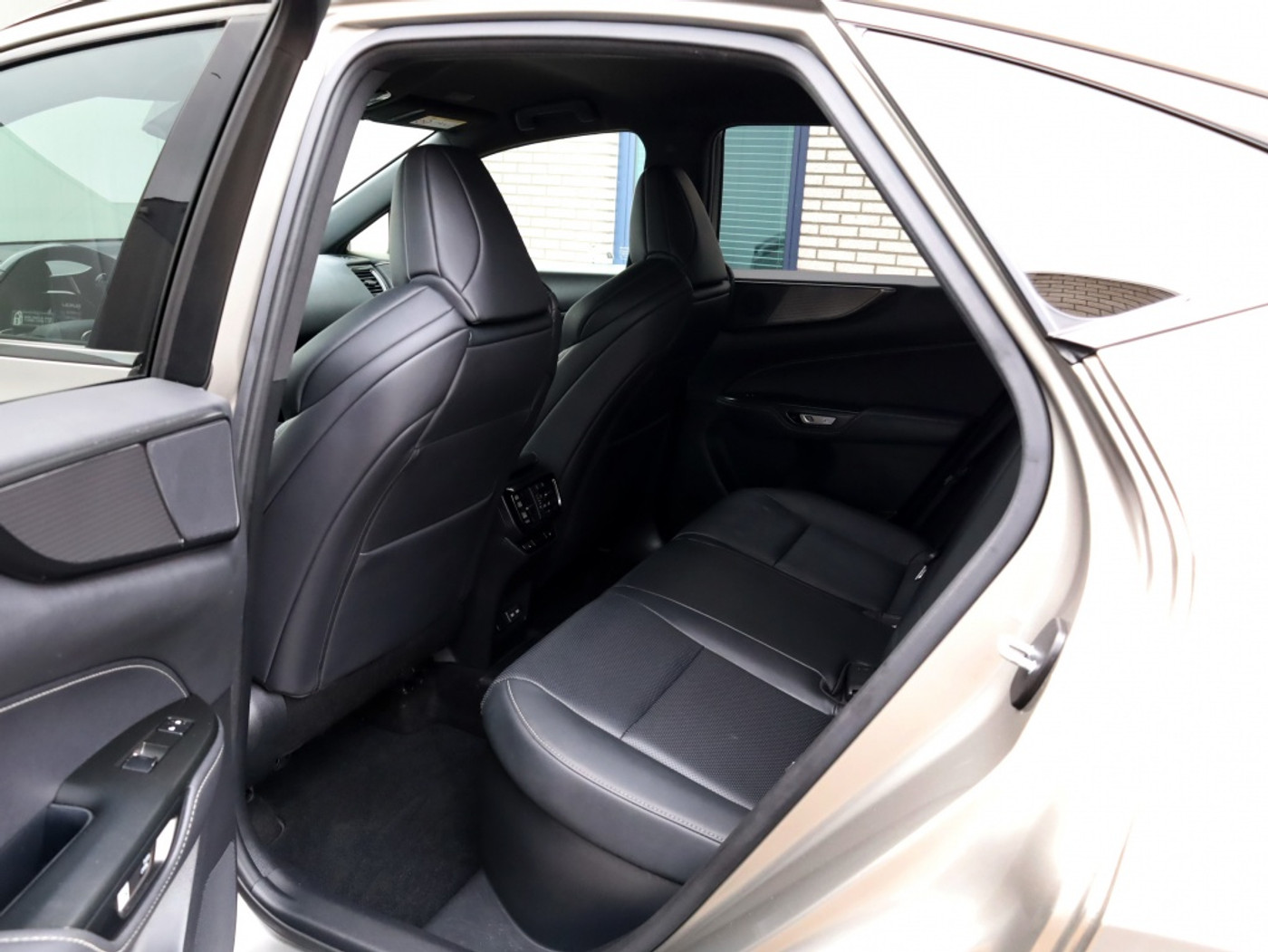Foto van Lexus Lexus Nx450h+