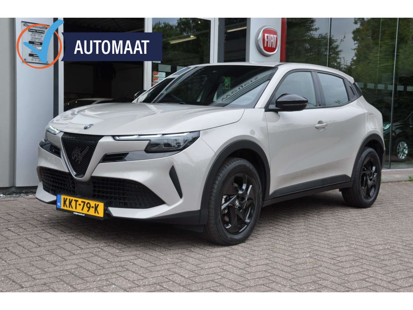 Alfa Romeo Alfa Romeo Junior 1.2 T Hyb Ibrid Spec Bella Machina! 2025 - voorkant